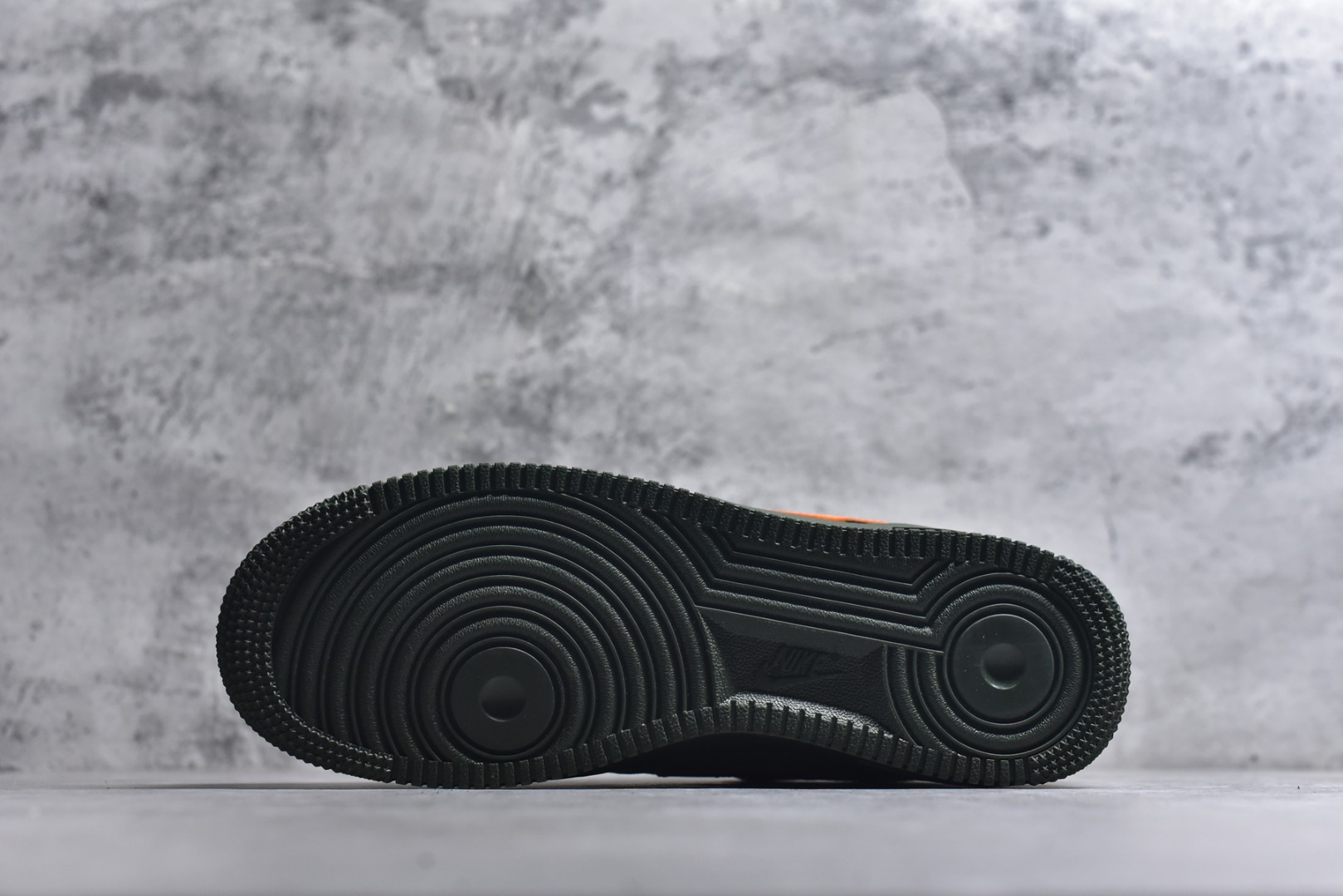 图片[6]-#海外限量发售！公司级NIke Air Force 1 \’07 Low “马年限定–军绿橙星” 空军一号低帮 运动鞋 休闲鞋 头层皮 折边针车 工艺难度大 原楦头原纸板 高端定制鞋盒 原厂鞋底 超高清洁度 细节完美 货号：XY9025-010 尺码：36 36.5 37.5 38 38.5 39 40 40.5 41 42 42.5 43 44 44.5 45-选品中心