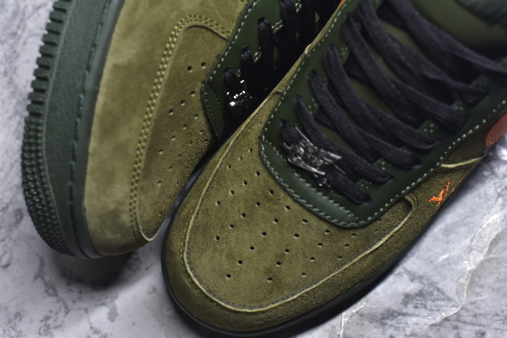 图片[8]-#海外限量发售！公司级NIke Air Force 1 \’07 Low “马年限定–军绿橙星” 空军一号低帮 运动鞋 休闲鞋 头层皮 折边针车 工艺难度大 原楦头原纸板 高端定制鞋盒 原厂鞋底 超高清洁度 细节完美 货号：XY9025-010 尺码：36 36.5 37.5 38 38.5 39 40 40.5 41 42 42.5 43 44 44.5 45-选品中心