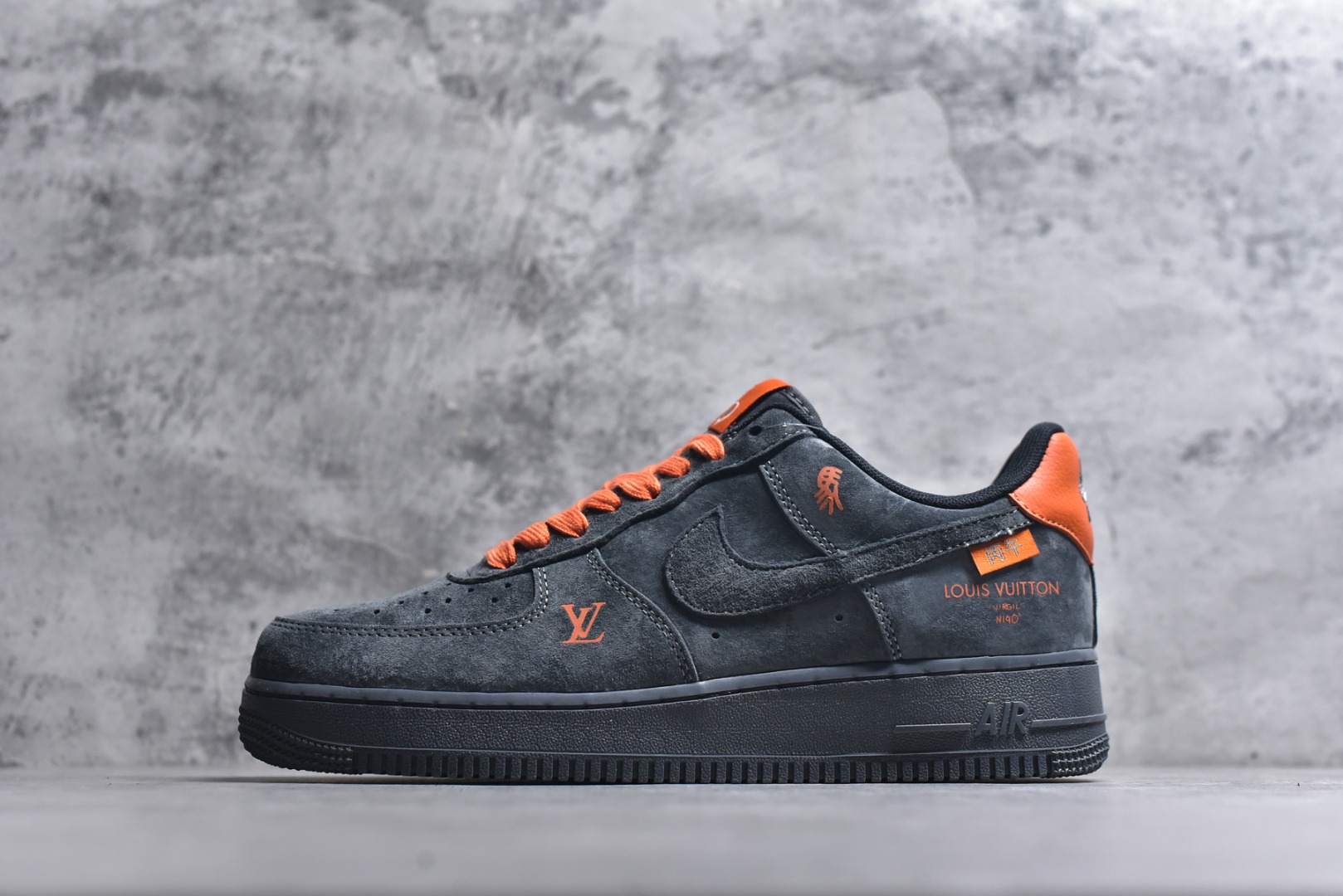 #海外限量发售！公司级NIke Air Force 1 \'07 Low “马年限定--岩灰缀橙” 空军一号低帮 运动鞋 休闲鞋 头层皮 折边针车 工艺难度大 原楦头原纸板 高端定制鞋盒 原厂鞋底 超高清洁度 细节完美 货号：FV3694-105 尺码：36 36.5 37.5 38 38.5 39 40 40.5 41 42 42.5 43 44 44.5 45-选品中心