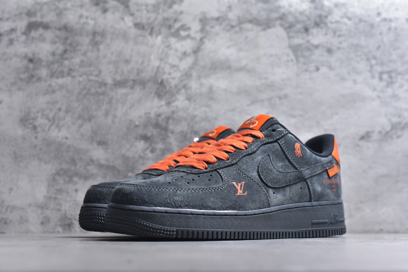 图片[2]-#海外限量发售！公司级NIke Air Force 1 \’07 Low “马年限定–岩灰缀橙” 空军一号低帮 运动鞋 休闲鞋 头层皮 折边针车 工艺难度大 原楦头原纸板 高端定制鞋盒 原厂鞋底 超高清洁度 细节完美 货号：FV3694-105 尺码：36 36.5 37.5 38 38.5 39 40 40.5 41 42 42.5 43 44 44.5 45-选品中心