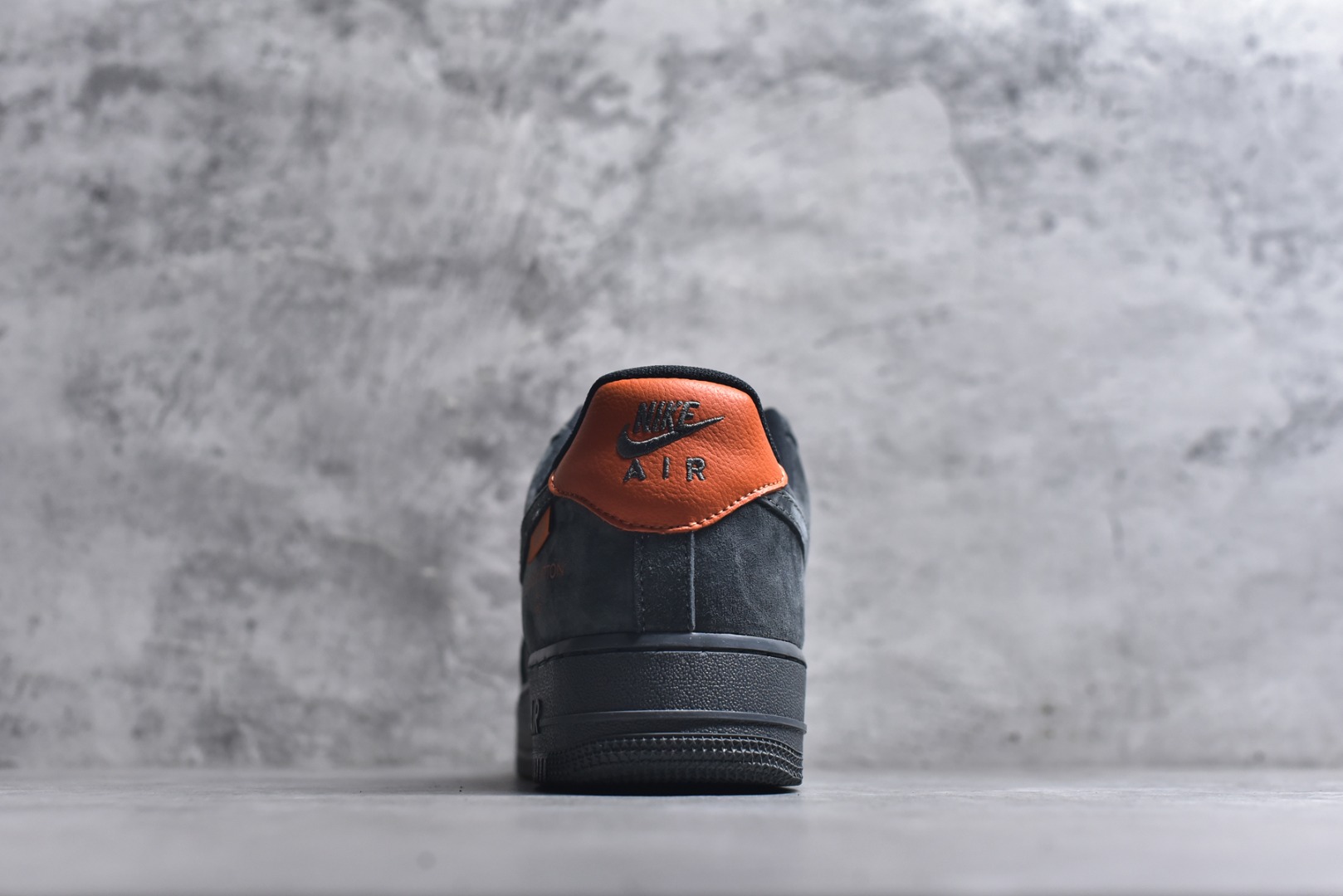 图片[5]-#海外限量发售！公司级NIke Air Force 1 \’07 Low “马年限定–岩灰缀橙” 空军一号低帮 运动鞋 休闲鞋 头层皮 折边针车 工艺难度大 原楦头原纸板 高端定制鞋盒 原厂鞋底 超高清洁度 细节完美 货号：FV3694-105 尺码：36 36.5 37.5 38 38.5 39 40 40.5 41 42 42.5 43 44 44.5 45-选品中心