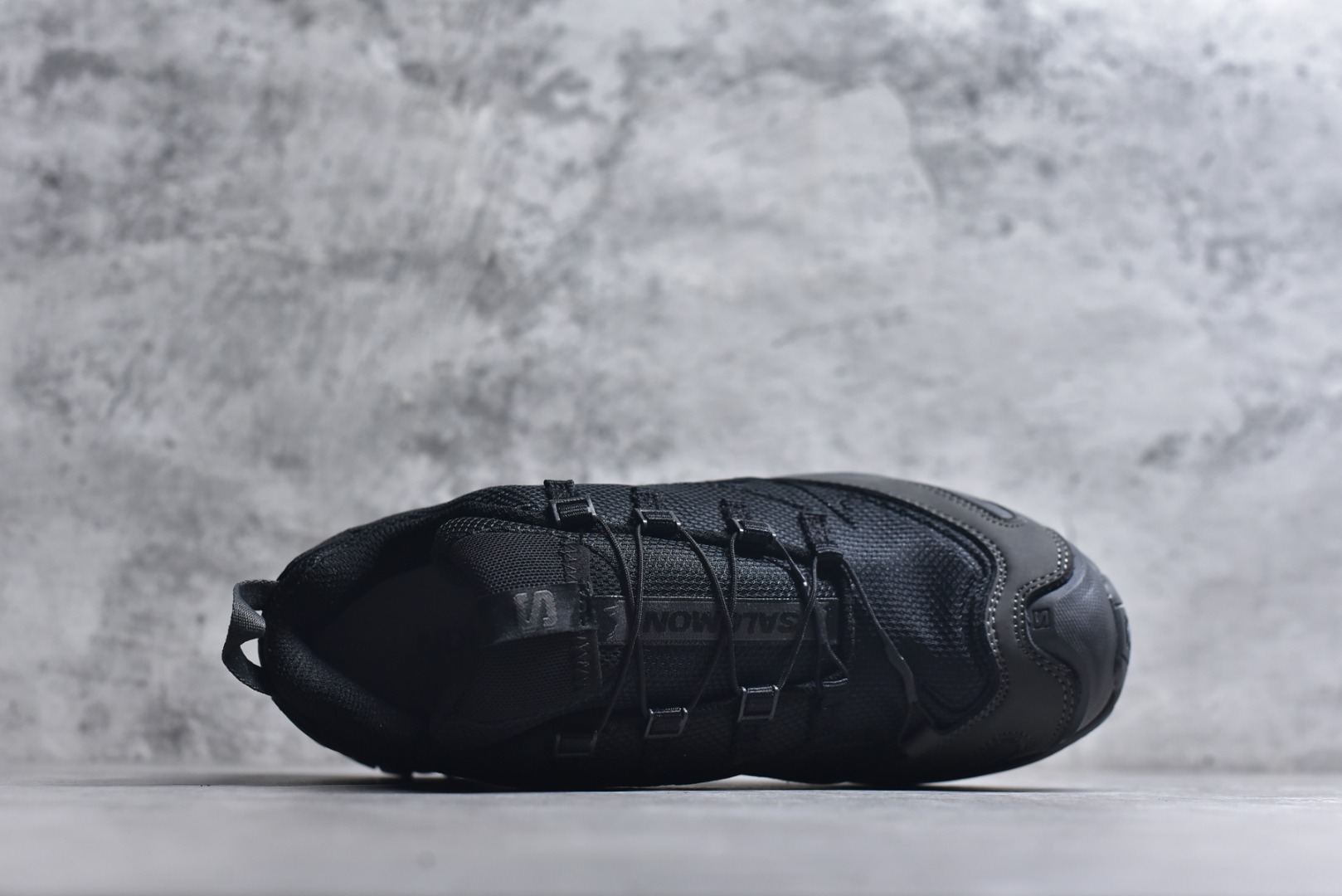 图片[4]-#Salomon萨洛蒙2025秋冬新款XA pro 3D JEONG LI 二代系列新色系跑步鞋休闲运动鞋 479616 T0级别版本出货-只做市面市场第一档 皮面部位采用头层皮打造-横扫市面 中底搭载全掌玻璃纤维能量板和超厚弹性泡沫中底，跑动时推进力十足，缓震回馈很强，日常通勤或训练都很稳 鞋身长毛牛猄皮面设计，内层材质透气网面 穿着舒适度好 原版材质 原版大底 尺码：36-45-选品中心