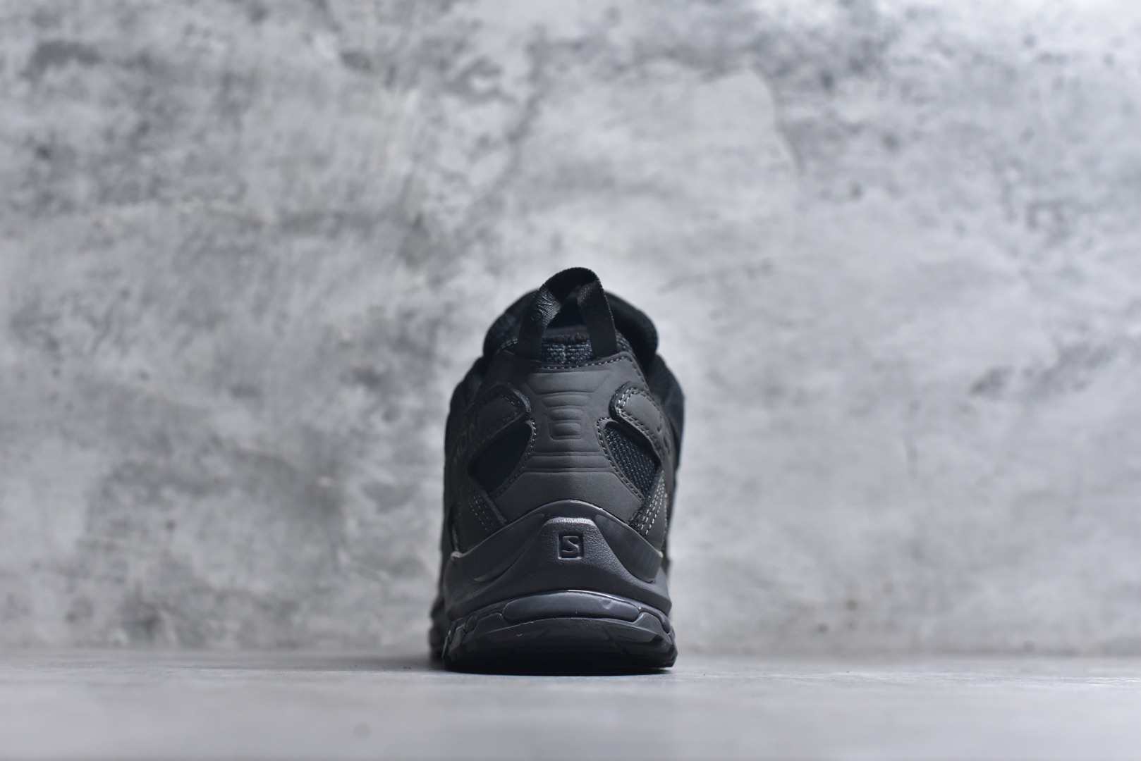 图片[5]-#Salomon萨洛蒙2025秋冬新款XA pro 3D JEONG LI 二代系列新色系跑步鞋休闲运动鞋 479616 T0级别版本出货-只做市面市场第一档 皮面部位采用头层皮打造-横扫市面 中底搭载全掌玻璃纤维能量板和超厚弹性泡沫中底，跑动时推进力十足，缓震回馈很强，日常通勤或训练都很稳 鞋身长毛牛猄皮面设计，内层材质透气网面 穿着舒适度好 原版材质 原版大底 尺码：36-45-选品中心