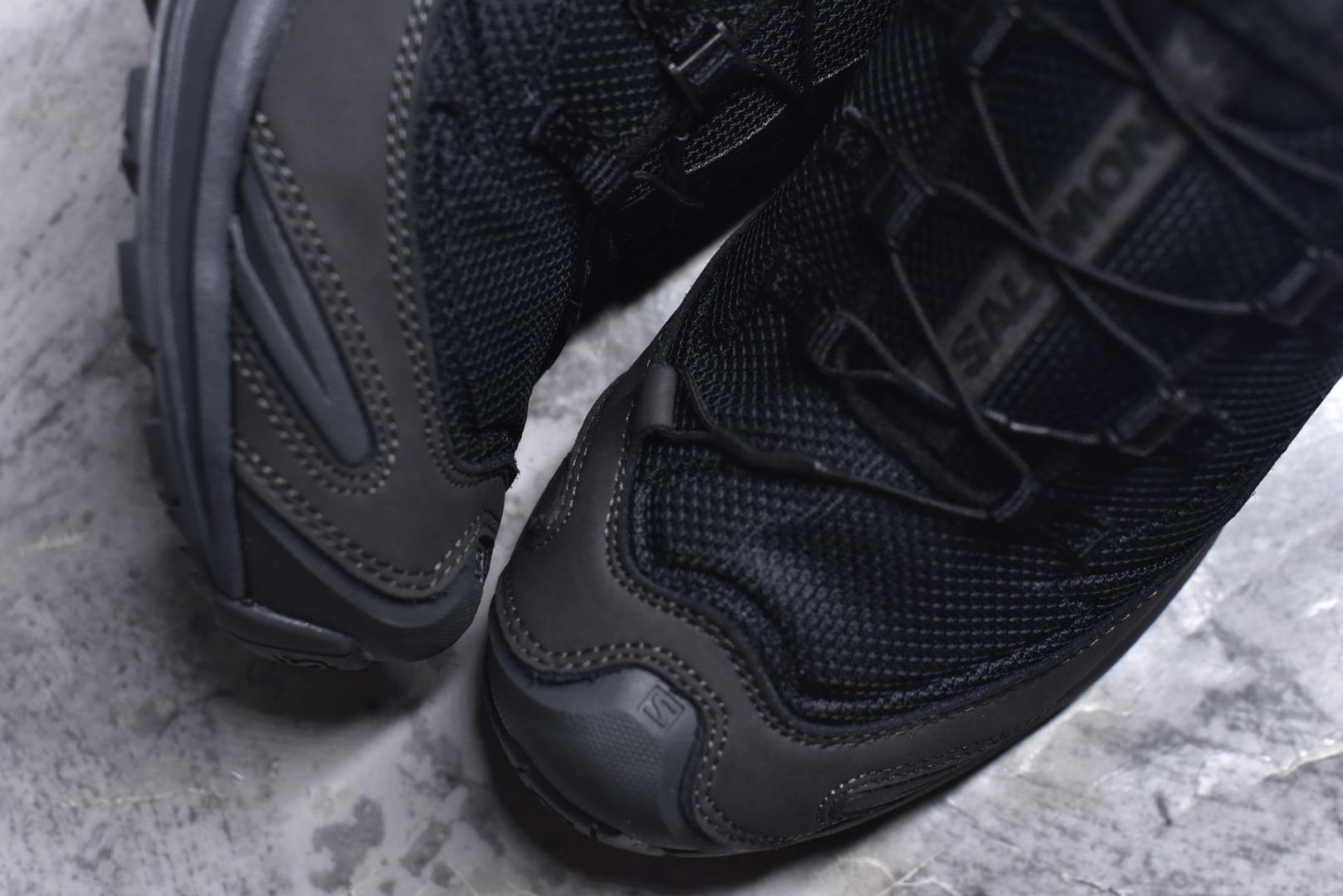 图片[8]-#Salomon萨洛蒙2025秋冬新款XA pro 3D JEONG LI 二代系列新色系跑步鞋休闲运动鞋 479616 T0级别版本出货-只做市面市场第一档 皮面部位采用头层皮打造-横扫市面 中底搭载全掌玻璃纤维能量板和超厚弹性泡沫中底，跑动时推进力十足，缓震回馈很强，日常通勤或训练都很稳 鞋身长毛牛猄皮面设计，内层材质透气网面 穿着舒适度好 原版材质 原版大底 尺码：36-45-选品中心