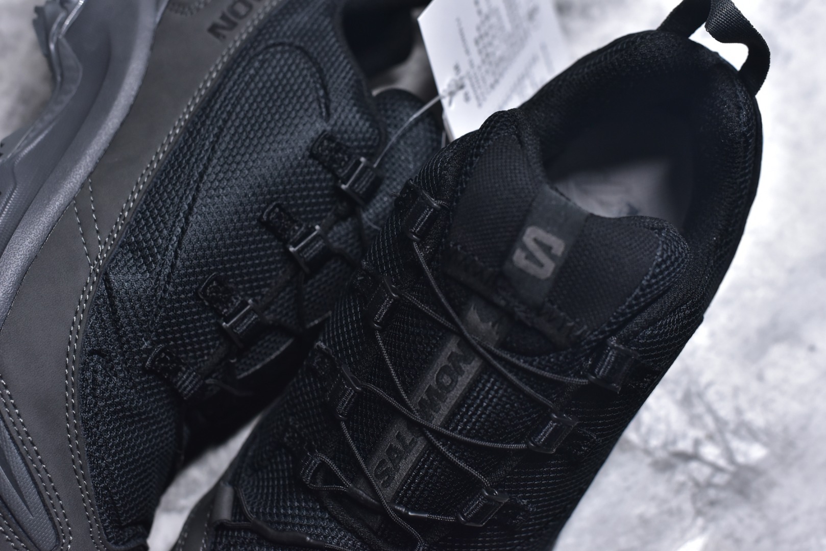 图片[9]-#Salomon萨洛蒙2025秋冬新款XA pro 3D JEONG LI 二代系列新色系跑步鞋休闲运动鞋 479616 T0级别版本出货-只做市面市场第一档 皮面部位采用头层皮打造-横扫市面 中底搭载全掌玻璃纤维能量板和超厚弹性泡沫中底，跑动时推进力十足，缓震回馈很强，日常通勤或训练都很稳 鞋身长毛牛猄皮面设计，内层材质透气网面 穿着舒适度好 原版材质 原版大底 尺码：36-45-选品中心