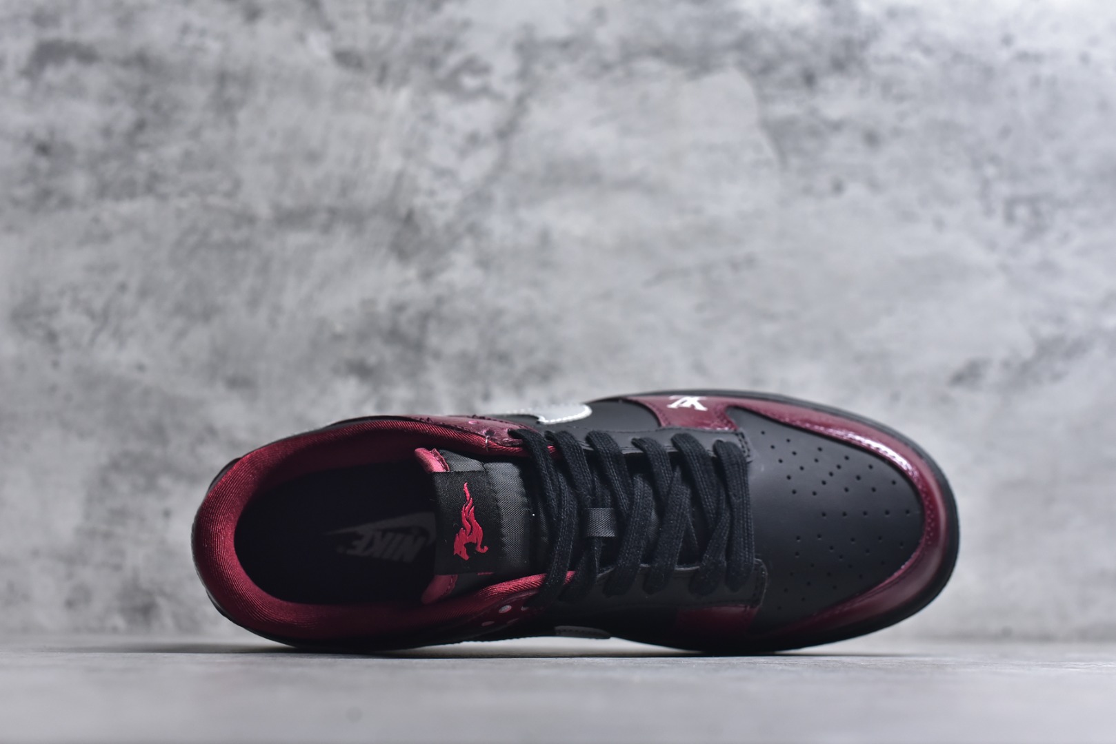 图片[4]-#Nike SB Dunk Low“马年限定——红檀玄银” 高端定制 低帮休闲板鞋 定制鞋盒 大厂纯原品质出货 超高清洁度 皮料切割干净无任何毛边 细节完美 货号：SG6688-007 尺码：36 36.5 37.5 38 38.5 39 40 40.5 41 42 42.5 43 44 44.5 45-选品中心