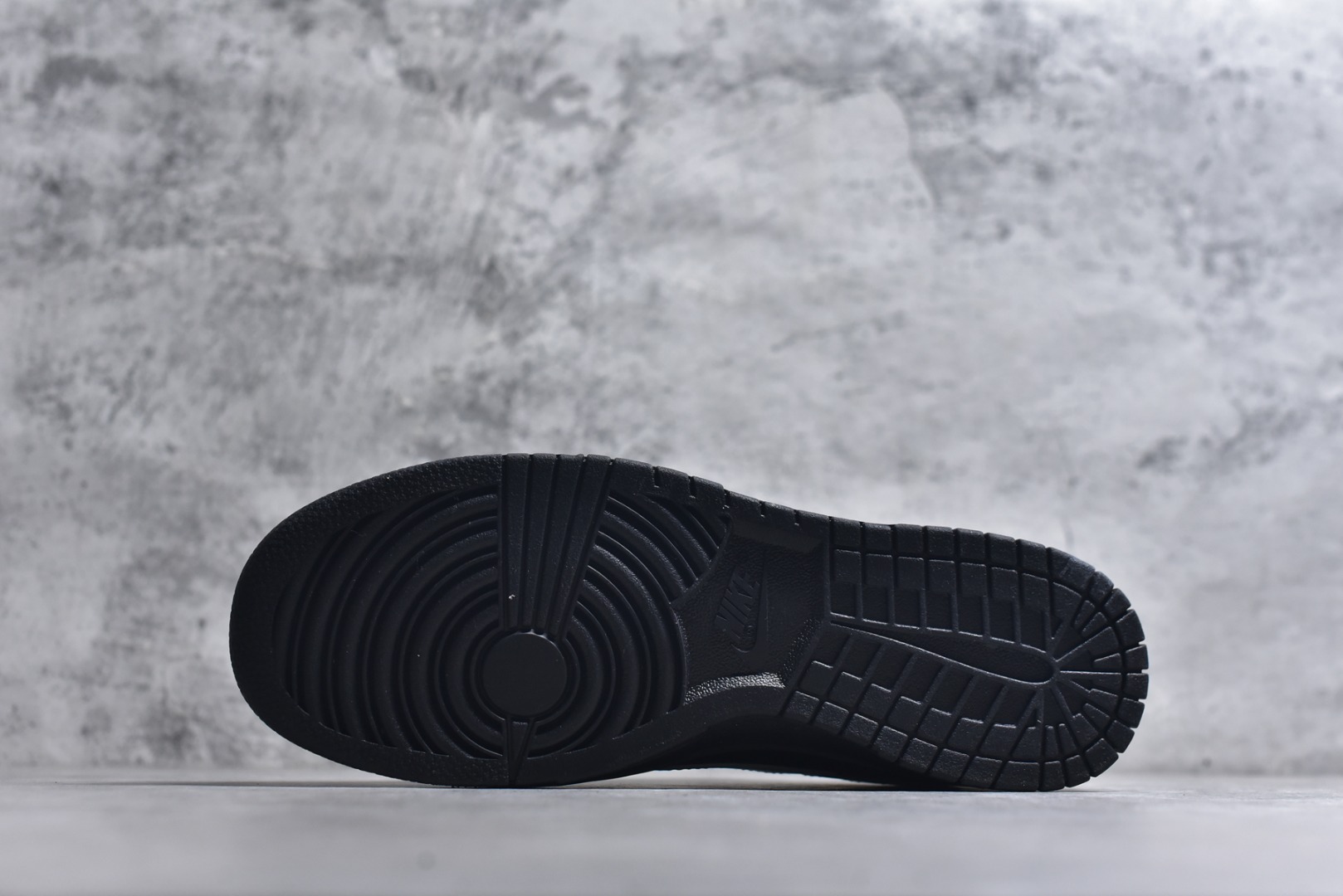 图片[6]-#Nike SB Dunk Low“马年限定——红檀玄银” 高端定制 低帮休闲板鞋 定制鞋盒 大厂纯原品质出货 超高清洁度 皮料切割干净无任何毛边 细节完美 货号：SG6688-007 尺码：36 36.5 37.5 38 38.5 39 40 40.5 41 42 42.5 43 44 44.5 45-选品中心