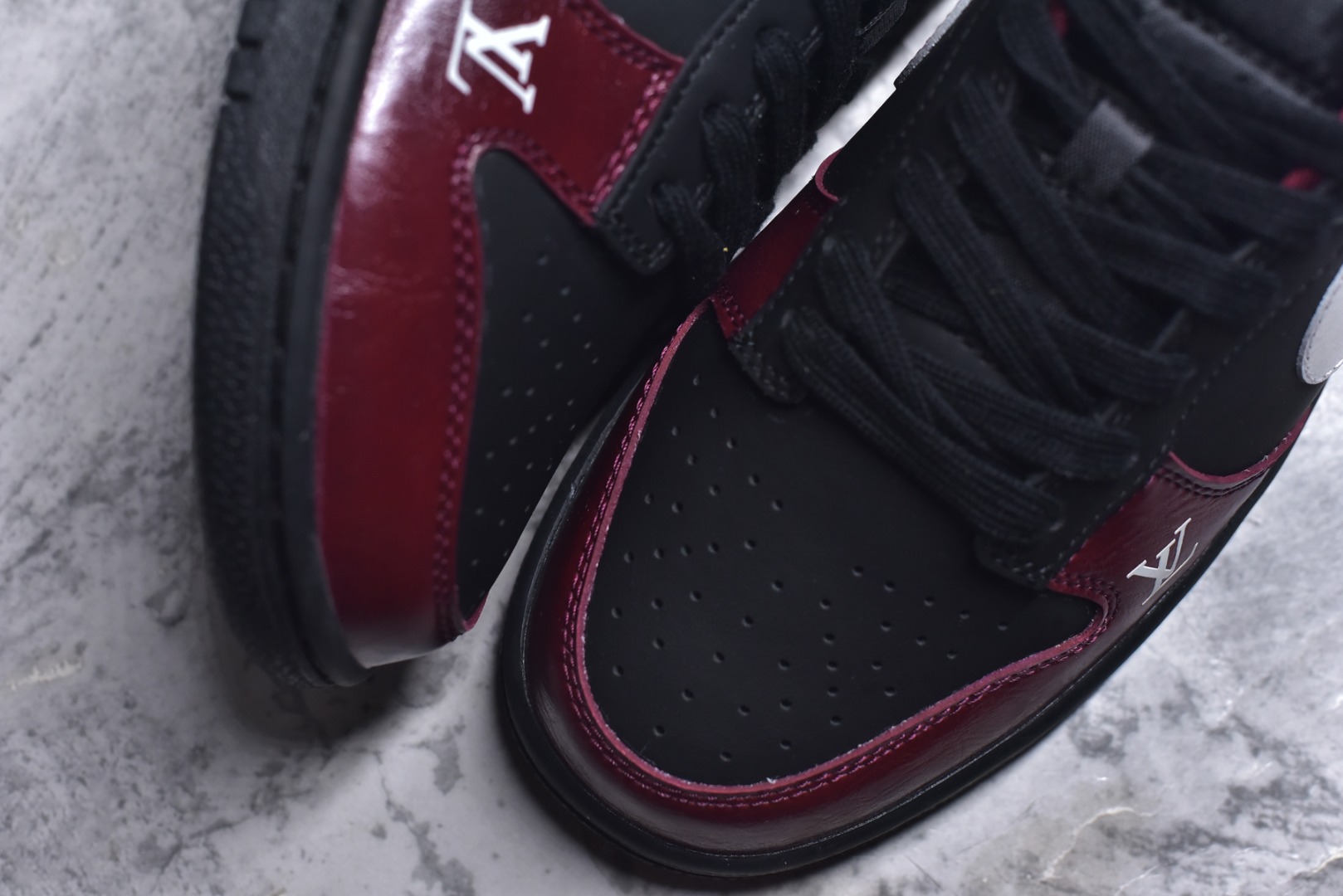 图片[8]-#Nike SB Dunk Low“马年限定——红檀玄银” 高端定制 低帮休闲板鞋 定制鞋盒 大厂纯原品质出货 超高清洁度 皮料切割干净无任何毛边 细节完美 货号：SG6688-007 尺码：36 36.5 37.5 38 38.5 39 40 40.5 41 42 42.5 43 44 44.5 45-选品中心