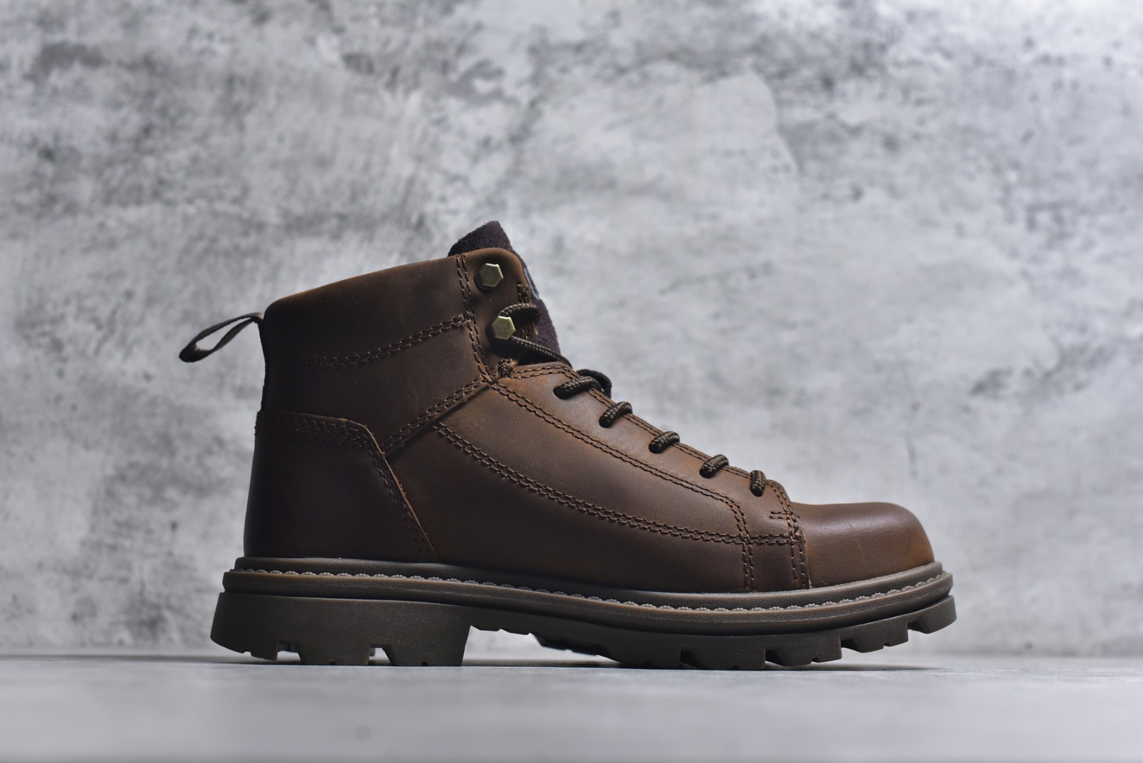 图片[3]-#2025秋冬新款天猫CAT/卡特725406户外工装轻底中帮休闲马丁靴系列 广东大厂品质 全新工艺升级 全鞋防水认证进口油蜡牛皮材料 大底到五金都是代工厂原材料制作 同原版固特异永不开胶工艺 好货不杀猪 首单质量严格把控 全网独家首发 品质毋庸置疑 全套官网统一包装 今年冬季防寒户外专用 日常随意搭配 尺码：39 40 41 42 43 44（皮鞋码）-选品中心