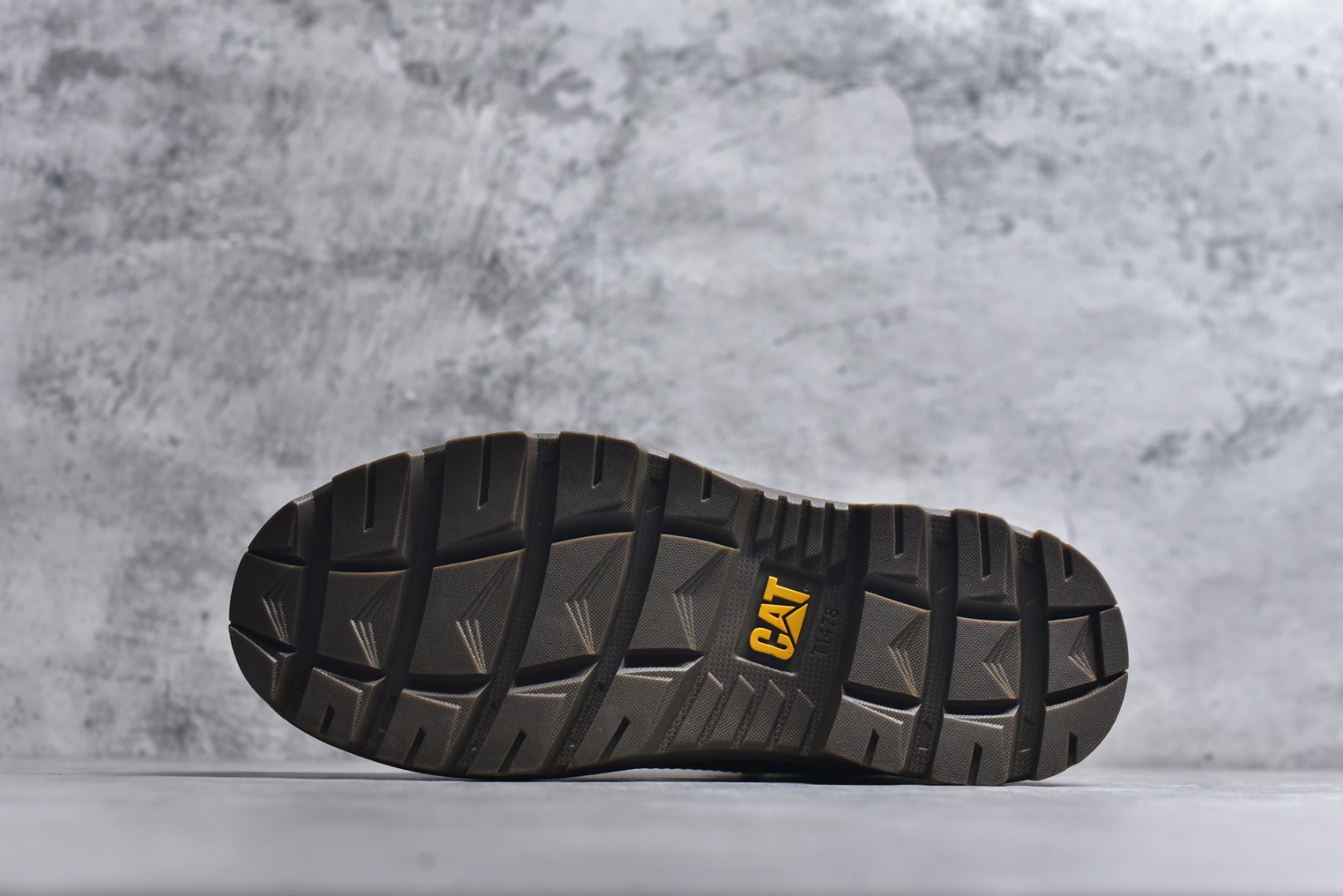 图片[6]-#2025秋冬新款天猫CAT/卡特725406户外工装轻底中帮休闲马丁靴系列 广东大厂品质 全新工艺升级 全鞋防水认证进口油蜡牛皮材料 大底到五金都是代工厂原材料制作 同原版固特异永不开胶工艺 好货不杀猪 首单质量严格把控 全网独家首发 品质毋庸置疑 全套官网统一包装 今年冬季防寒户外专用 日常随意搭配 尺码：39 40 41 42 43 44（皮鞋码）-选品中心