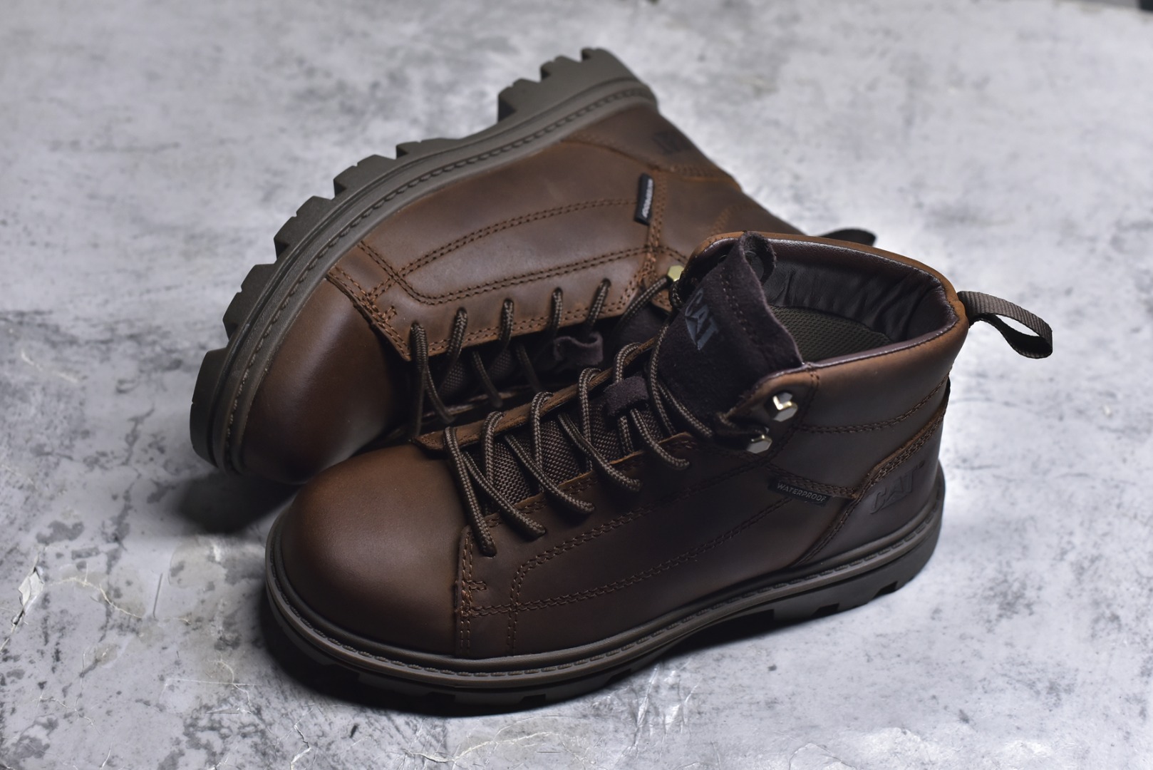 图片[7]-#2025秋冬新款天猫CAT/卡特725406户外工装轻底中帮休闲马丁靴系列 广东大厂品质 全新工艺升级 全鞋防水认证进口油蜡牛皮材料 大底到五金都是代工厂原材料制作 同原版固特异永不开胶工艺 好货不杀猪 首单质量严格把控 全网独家首发 品质毋庸置疑 全套官网统一包装 今年冬季防寒户外专用 日常随意搭配 尺码：39 40 41 42 43 44（皮鞋码）-选品中心