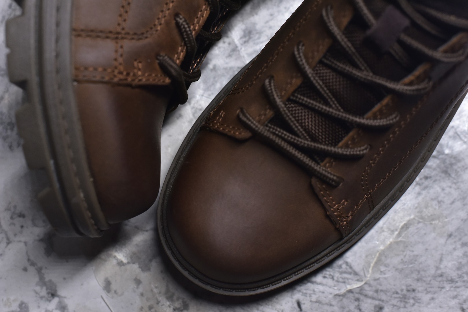 图片[8]-#2025秋冬新款天猫CAT/卡特725406户外工装轻底中帮休闲马丁靴系列 广东大厂品质 全新工艺升级 全鞋防水认证进口油蜡牛皮材料 大底到五金都是代工厂原材料制作 同原版固特异永不开胶工艺 好货不杀猪 首单质量严格把控 全网独家首发 品质毋庸置疑 全套官网统一包装 今年冬季防寒户外专用 日常随意搭配 尺码：39 40 41 42 43 44（皮鞋码）-选品中心