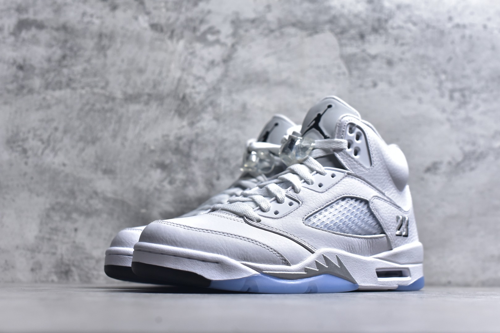 图片[2]-#Air Jordan 5 Retro \”White Metallic\” AJ5 乔5白银 HQ7978-103 国内一线大厂出品 匠心打造 原厂皮料原厂数据 全新纸板 模具打造 外贸 平台高端零售专供品质 品质毋庸置疑 一眼正品既视感 细节均已解码 尺码：40 40.5 41 42 42.5 43 44 44.5 45 46 47.5-选品中心