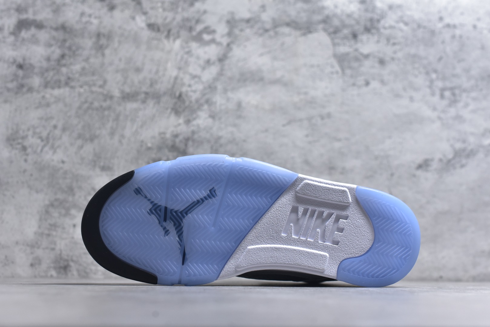 图片[6]-#Air Jordan 5 Retro \”White Metallic\” AJ5 乔5白银 HQ7978-103 国内一线大厂出品 匠心打造 原厂皮料原厂数据 全新纸板 模具打造 外贸 平台高端零售专供品质 品质毋庸置疑 一眼正品既视感 细节均已解码 尺码：40 40.5 41 42 42.5 43 44 44.5 45 46 47.5-选品中心