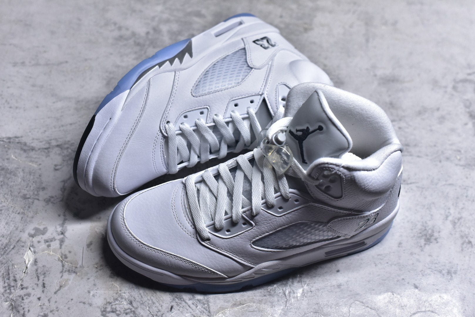 图片[7]-#Air Jordan 5 Retro \”White Metallic\” AJ5 乔5白银 HQ7978-103 国内一线大厂出品 匠心打造 原厂皮料原厂数据 全新纸板 模具打造 外贸 平台高端零售专供品质 品质毋庸置疑 一眼正品既视感 细节均已解码 尺码：40 40.5 41 42 42.5 43 44 44.5 45 46 47.5-选品中心