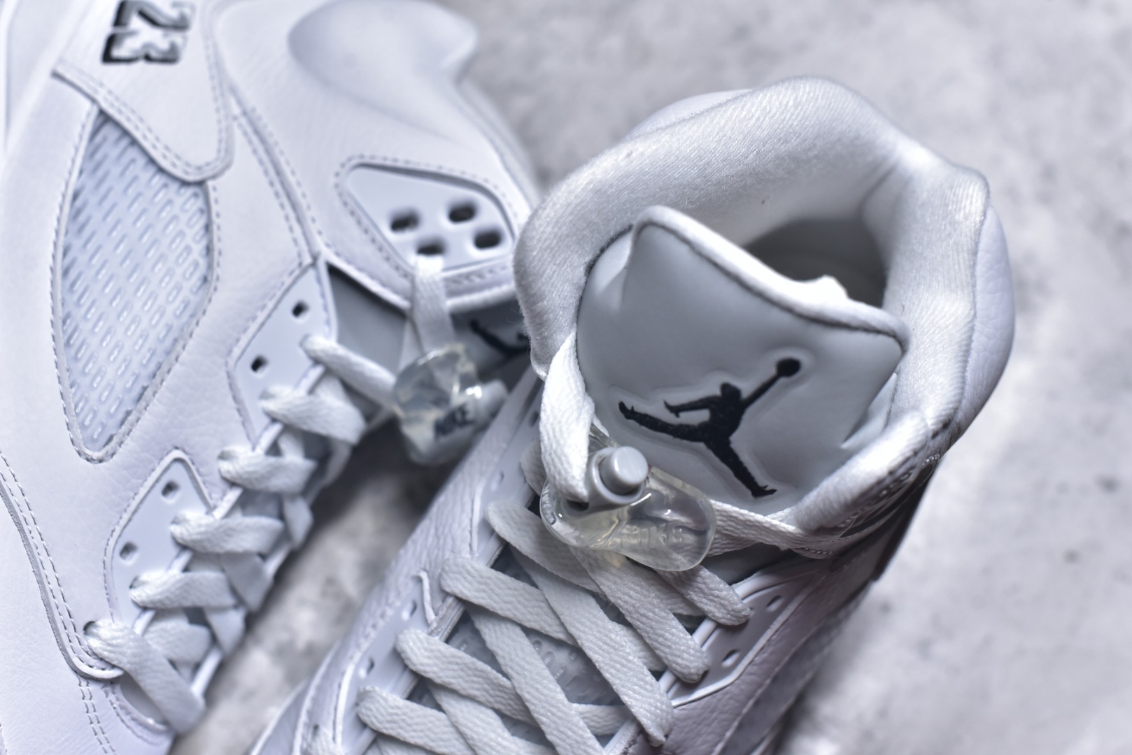 图片[9]-#Air Jordan 5 Retro \”White Metallic\” AJ5 乔5白银 HQ7978-103 国内一线大厂出品 匠心打造 原厂皮料原厂数据 全新纸板 模具打造 外贸 平台高端零售专供品质 品质毋庸置疑 一眼正品既视感 细节均已解码 尺码：40 40.5 41 42 42.5 43 44 44.5 45 46 47.5-选品中心