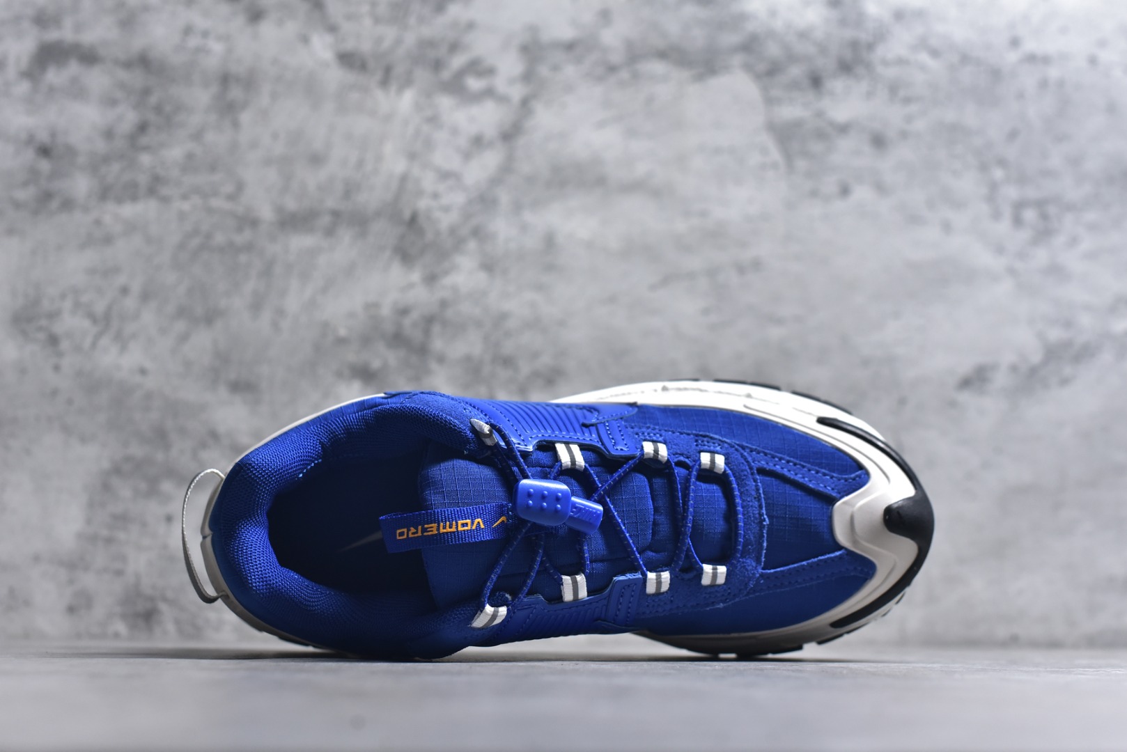 图片[4]-#NK Zoom Vomero 5 Roam 佛莫罗5代徒步版系列经典复古增高厚底休闲运动慢跑鞋 FV2295-400 Vomero Roam「漫游鞋」舒适性典范 工学拒水鞋面+ Air Zoom缓震配置无惧雨水 不受天气左右 助你灵活迈步 再加上厚实衬里和橡胶挡泥片 有效御寒不厚重 雨天照样利落出街 中性色调搭配简洁织物 打造百搭属性低调出街or高调亮相 都看你的男女同款不同色 轻松get多元风格 尺码：36 36.5 37.5 38 38.5 39 40 40.5 41 42 42.5 43 44 44.5 45-选品中心