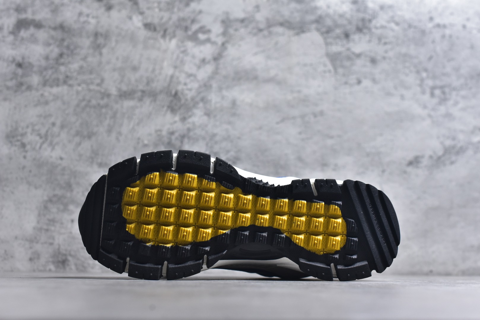 图片[6]-#NK Zoom Vomero 5 Roam 佛莫罗5代徒步版系列经典复古增高厚底休闲运动慢跑鞋 FV2295-400 Vomero Roam「漫游鞋」舒适性典范 工学拒水鞋面+ Air Zoom缓震配置无惧雨水 不受天气左右 助你灵活迈步 再加上厚实衬里和橡胶挡泥片 有效御寒不厚重 雨天照样利落出街 中性色调搭配简洁织物 打造百搭属性低调出街or高调亮相 都看你的男女同款不同色 轻松get多元风格 尺码：36 36.5 37.5 38 38.5 39 40 40.5 41 42 42.5 43 44 44.5 45-选品中心