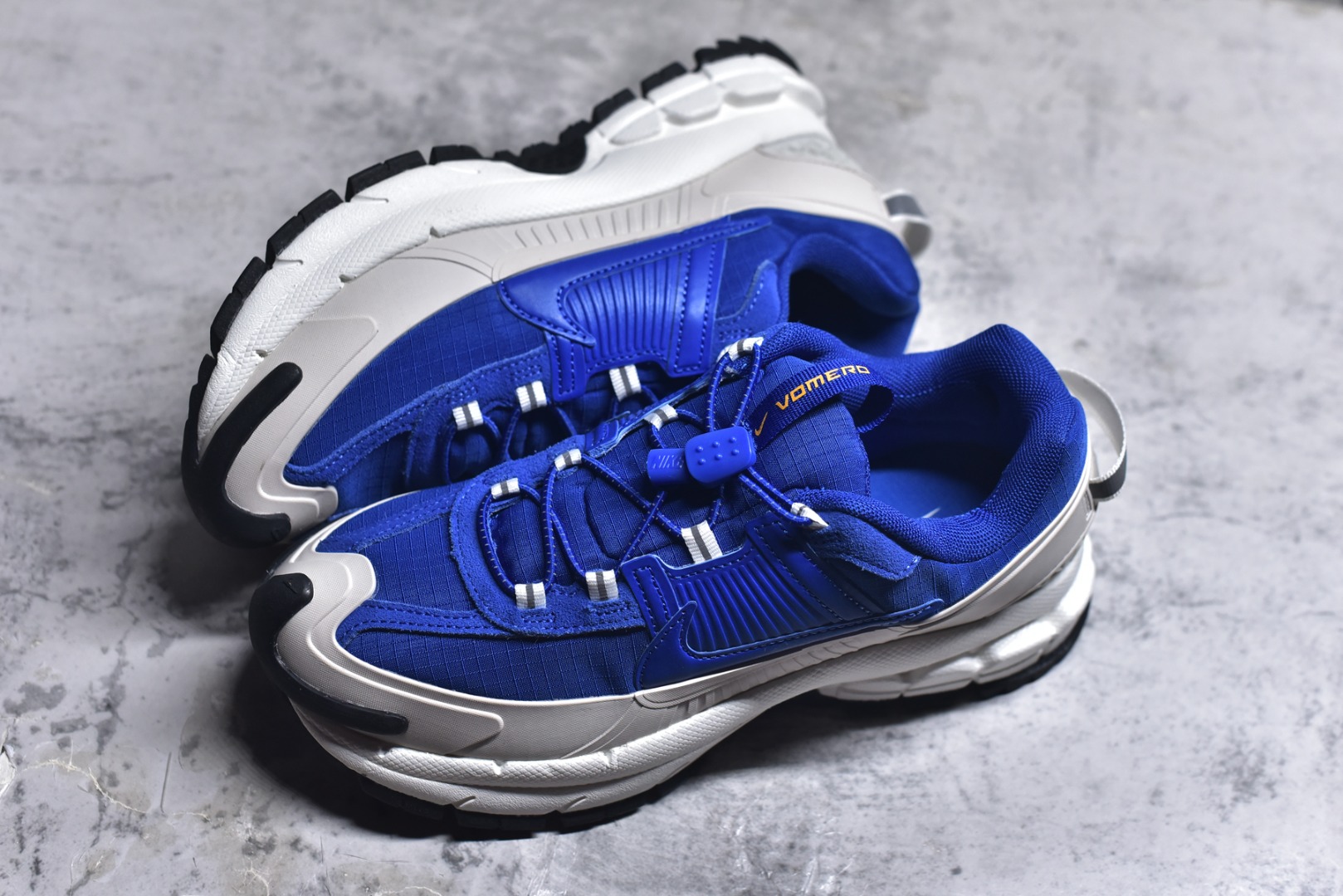 图片[7]-#NK Zoom Vomero 5 Roam 佛莫罗5代徒步版系列经典复古增高厚底休闲运动慢跑鞋 FV2295-400 Vomero Roam「漫游鞋」舒适性典范 工学拒水鞋面+ Air Zoom缓震配置无惧雨水 不受天气左右 助你灵活迈步 再加上厚实衬里和橡胶挡泥片 有效御寒不厚重 雨天照样利落出街 中性色调搭配简洁织物 打造百搭属性低调出街or高调亮相 都看你的男女同款不同色 轻松get多元风格 尺码：36 36.5 37.5 38 38.5 39 40 40.5 41 42 42.5 43 44 44.5 45-选品中心