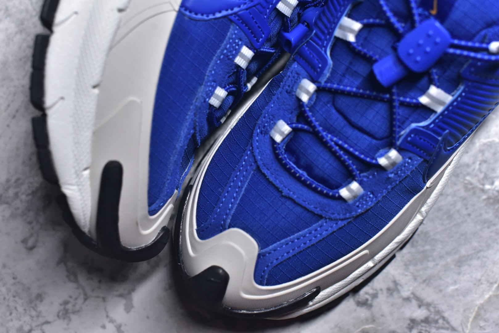 图片[8]-#NK Zoom Vomero 5 Roam 佛莫罗5代徒步版系列经典复古增高厚底休闲运动慢跑鞋 FV2295-400 Vomero Roam「漫游鞋」舒适性典范 工学拒水鞋面+ Air Zoom缓震配置无惧雨水 不受天气左右 助你灵活迈步 再加上厚实衬里和橡胶挡泥片 有效御寒不厚重 雨天照样利落出街 中性色调搭配简洁织物 打造百搭属性低调出街or高调亮相 都看你的男女同款不同色 轻松get多元风格 尺码：36 36.5 37.5 38 38.5 39 40 40.5 41 42 42.5 43 44 44.5 45-选品中心