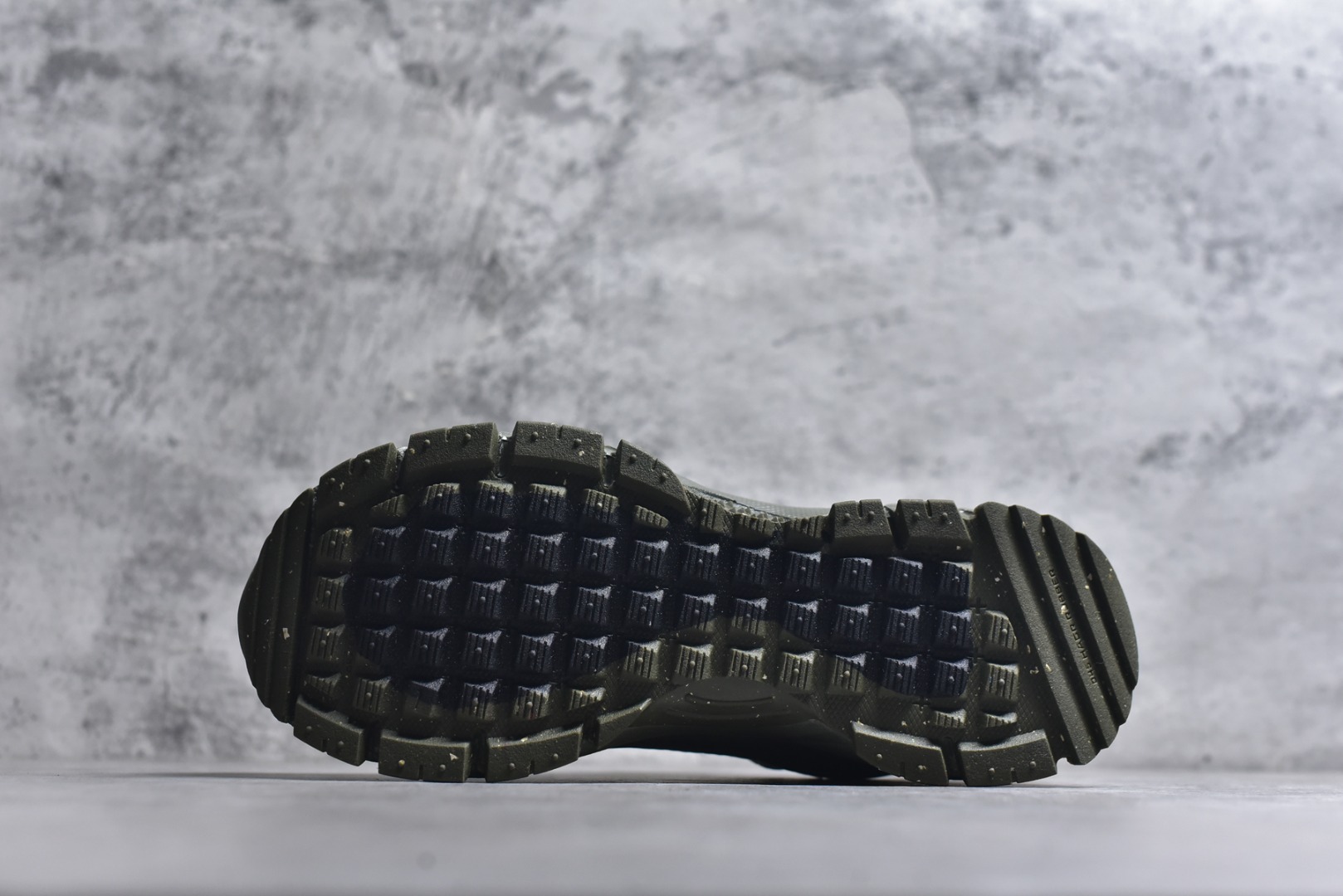 图片[6]-#NK Zoom Vomero 5 Roam 佛莫罗5代徒步版系列经典复古增高厚底休闲运动慢跑鞋 FV2295-201 Vomero Roam「漫游鞋」舒适性典范 工学拒水鞋面+ Air Zoom缓震配置无惧雨水 不受天气左右 助你灵活迈步 再加上厚实衬里和橡胶挡泥片 有效御寒不厚重 雨天照样利落出街 中性色调搭配简洁织物 打造百搭属性低调出街or高调亮相 都看你的男女同款不同色 轻松get多元风格 尺码：36 36.5 37.5 38 38.5 39 40 40.5 41 42 42.5 43 44 44.5 45-选品中心