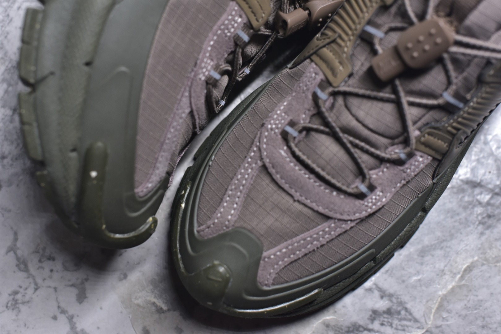 图片[8]-#NK Zoom Vomero 5 Roam 佛莫罗5代徒步版系列经典复古增高厚底休闲运动慢跑鞋 FV2295-201 Vomero Roam「漫游鞋」舒适性典范 工学拒水鞋面+ Air Zoom缓震配置无惧雨水 不受天气左右 助你灵活迈步 再加上厚实衬里和橡胶挡泥片 有效御寒不厚重 雨天照样利落出街 中性色调搭配简洁织物 打造百搭属性低调出街or高调亮相 都看你的男女同款不同色 轻松get多元风格 尺码：36 36.5 37.5 38 38.5 39 40 40.5 41 42 42.5 43 44 44.5 45-选品中心