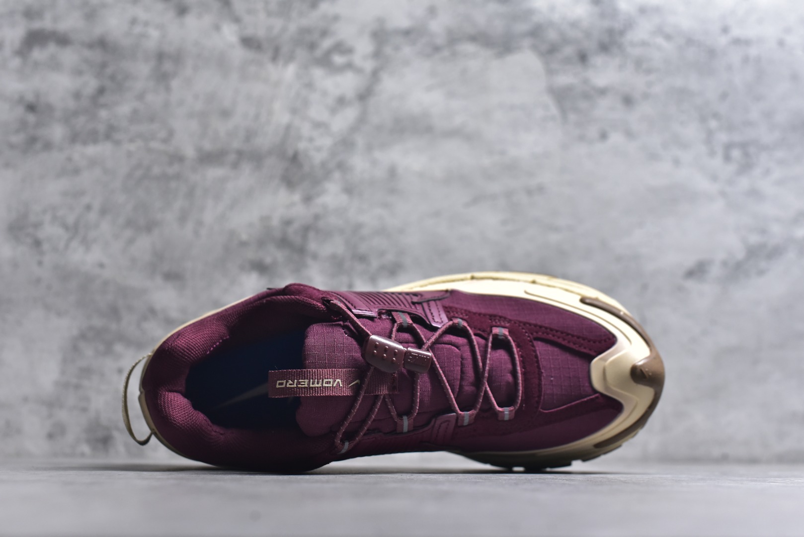 图片[4]-#NK Zoom Vomero 5 Roam 佛莫罗5代徒步版系列经典复古增高厚底休闲运动慢跑鞋 HQ2181-700 Vomero Roam「漫游鞋」舒适性典范 工学拒水鞋面+ Air Zoom缓震配置无惧雨水 不受天气左右 助你灵活迈步 再加上厚实衬里和橡胶挡泥片 有效御寒不厚重 雨天照样利落出街 中性色调搭配简洁织物 打造百搭属性低调出街or高调亮相 都看你的男女同款不同色 轻松get多元风格 尺码：36 36.5 37.5 38 38.5 39 40 40.5 41 42 42.5 43 44 44.5 45-选品中心