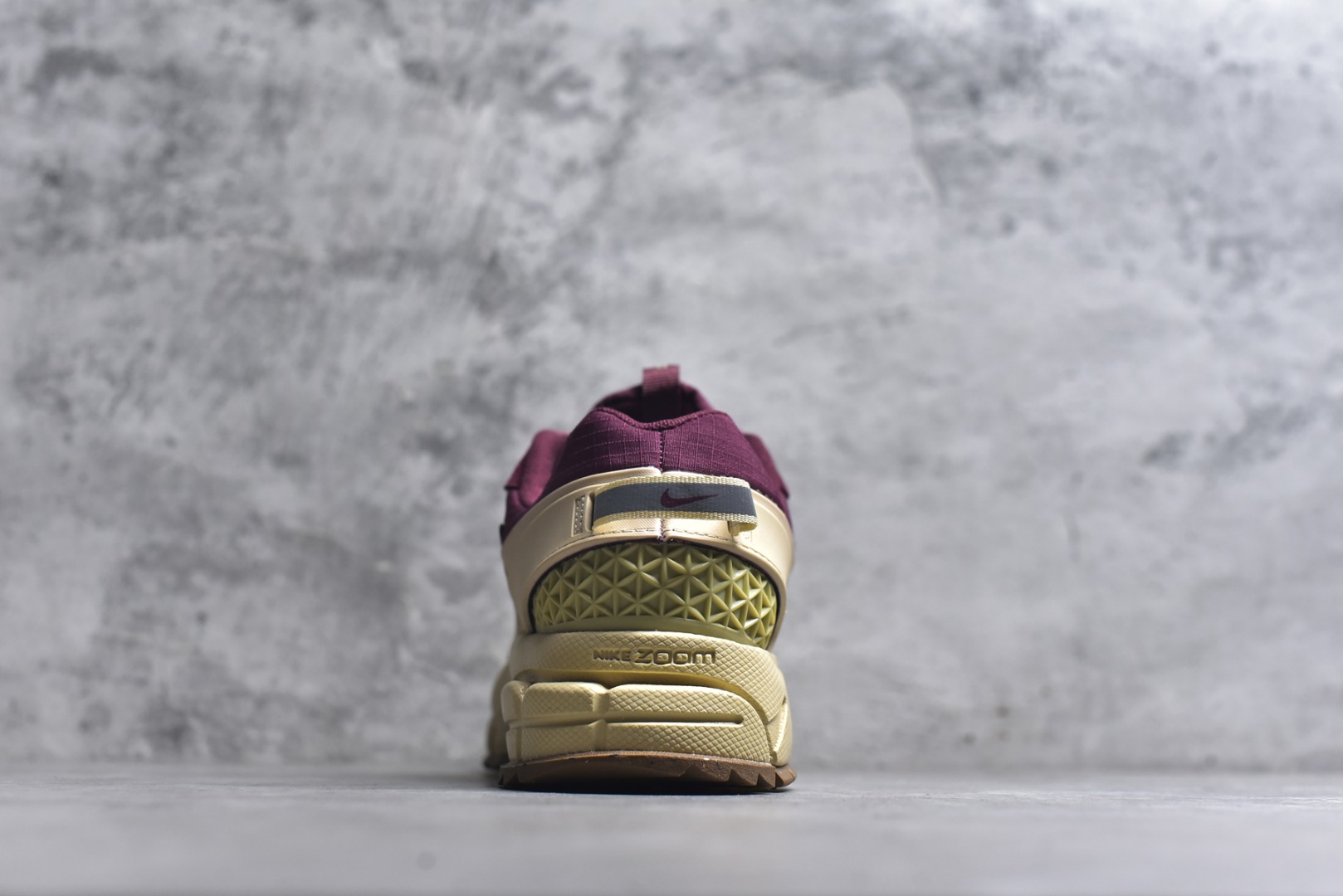 图片[5]-#NK Zoom Vomero 5 Roam 佛莫罗5代徒步版系列经典复古增高厚底休闲运动慢跑鞋 HQ2181-700 Vomero Roam「漫游鞋」舒适性典范 工学拒水鞋面+ Air Zoom缓震配置无惧雨水 不受天气左右 助你灵活迈步 再加上厚实衬里和橡胶挡泥片 有效御寒不厚重 雨天照样利落出街 中性色调搭配简洁织物 打造百搭属性低调出街or高调亮相 都看你的男女同款不同色 轻松get多元风格 尺码：36 36.5 37.5 38 38.5 39 40 40.5 41 42 42.5 43 44 44.5 45-选品中心