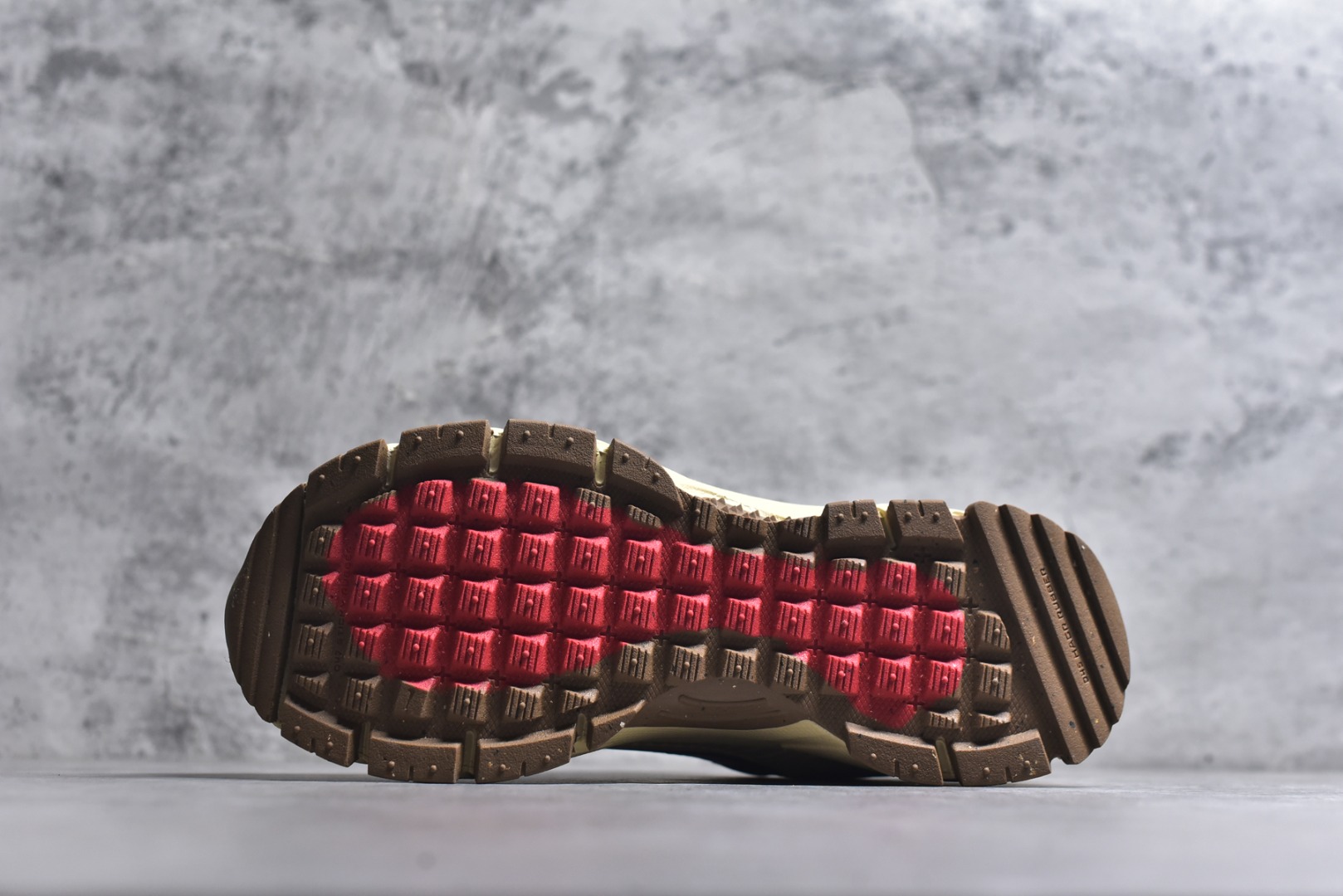 图片[6]-#NK Zoom Vomero 5 Roam 佛莫罗5代徒步版系列经典复古增高厚底休闲运动慢跑鞋 HQ2181-700 Vomero Roam「漫游鞋」舒适性典范 工学拒水鞋面+ Air Zoom缓震配置无惧雨水 不受天气左右 助你灵活迈步 再加上厚实衬里和橡胶挡泥片 有效御寒不厚重 雨天照样利落出街 中性色调搭配简洁织物 打造百搭属性低调出街or高调亮相 都看你的男女同款不同色 轻松get多元风格 尺码：36 36.5 37.5 38 38.5 39 40 40.5 41 42 42.5 43 44 44.5 45-选品中心