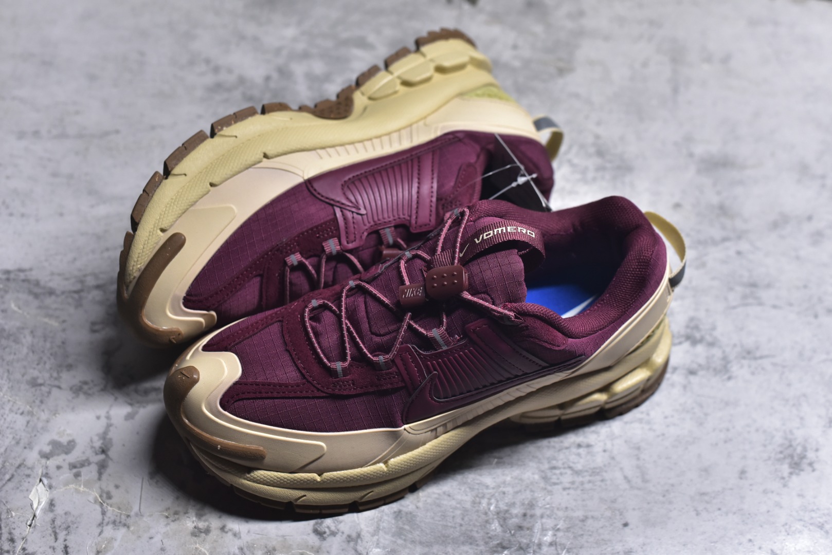 图片[7]-#NK Zoom Vomero 5 Roam 佛莫罗5代徒步版系列经典复古增高厚底休闲运动慢跑鞋 HQ2181-700 Vomero Roam「漫游鞋」舒适性典范 工学拒水鞋面+ Air Zoom缓震配置无惧雨水 不受天气左右 助你灵活迈步 再加上厚实衬里和橡胶挡泥片 有效御寒不厚重 雨天照样利落出街 中性色调搭配简洁织物 打造百搭属性低调出街or高调亮相 都看你的男女同款不同色 轻松get多元风格 尺码：36 36.5 37.5 38 38.5 39 40 40.5 41 42 42.5 43 44 44.5 45-选品中心