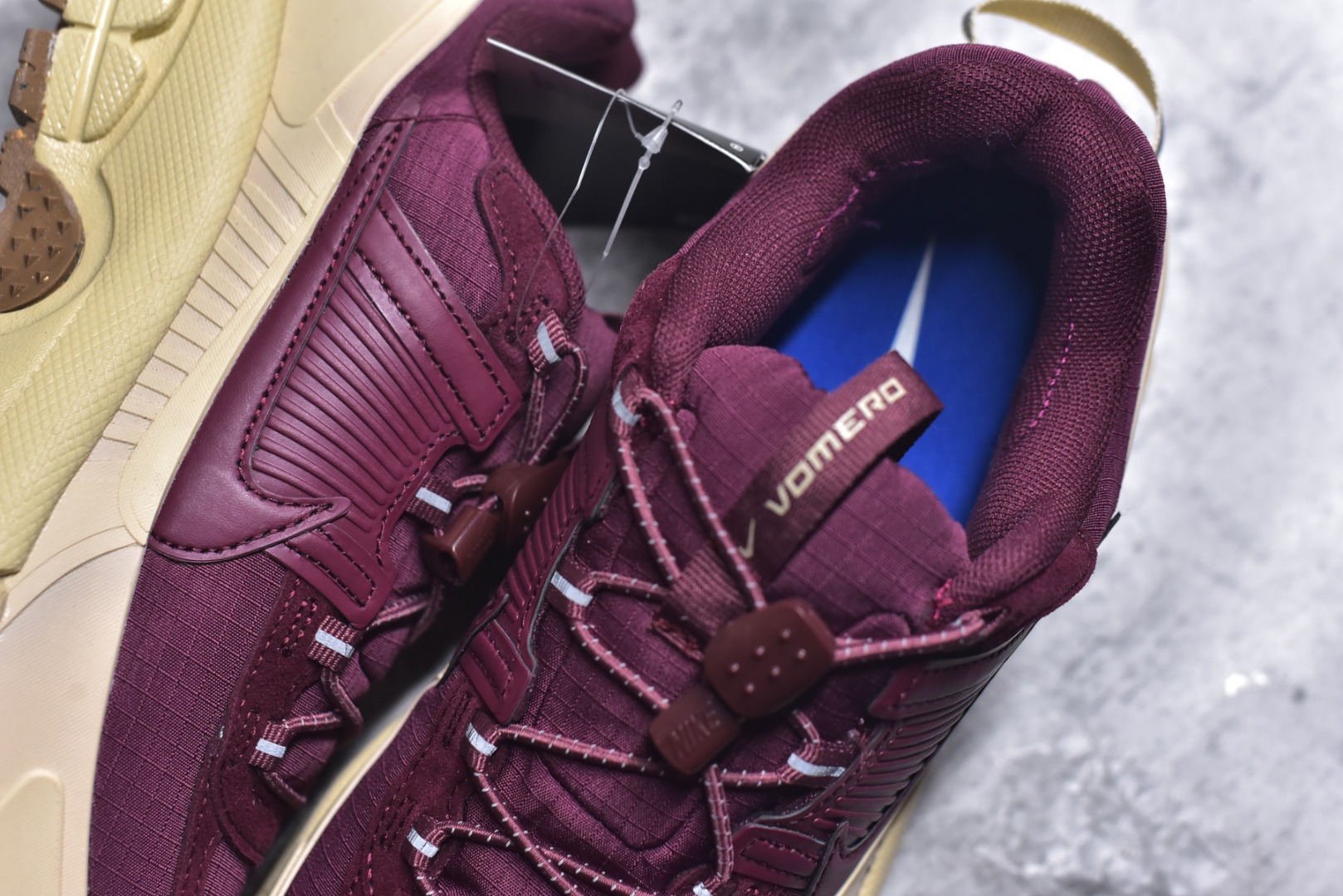 图片[9]-#NK Zoom Vomero 5 Roam 佛莫罗5代徒步版系列经典复古增高厚底休闲运动慢跑鞋 HQ2181-700 Vomero Roam「漫游鞋」舒适性典范 工学拒水鞋面+ Air Zoom缓震配置无惧雨水 不受天气左右 助你灵活迈步 再加上厚实衬里和橡胶挡泥片 有效御寒不厚重 雨天照样利落出街 中性色调搭配简洁织物 打造百搭属性低调出街or高调亮相 都看你的男女同款不同色 轻松get多元风格 尺码：36 36.5 37.5 38 38.5 39 40 40.5 41 42 42.5 43 44 44.5 45-选品中心