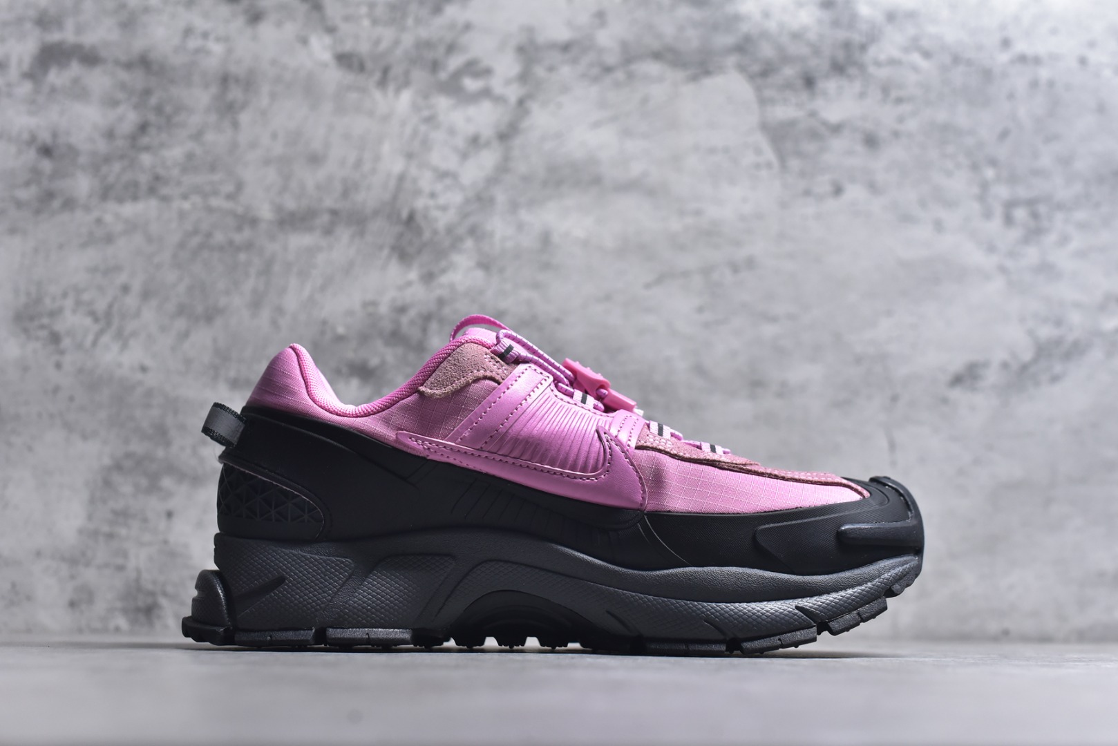 图片[3]-#NK Zoom Vomero 5 Roam 佛莫罗5代徒步版系列经典复古增高厚底休闲运动慢跑鞋 HQ2181-003 Vomero Roam「漫游鞋」舒适性典范 工学拒水鞋面+ Air Zoom缓震配置无惧雨水 不受天气左右 助你灵活迈步 再加上厚实衬里和橡胶挡泥片 有效御寒不厚重 雨天照样利落出街 中性色调搭配简洁织物 打造百搭属性低调出街or高调亮相 都看你的男女同款不同色 轻松get多元风格 尺码：36 36.5 37.5 38 38.5 39 40 40.5 41 42 42.5 43 44 44.5 45-选品中心