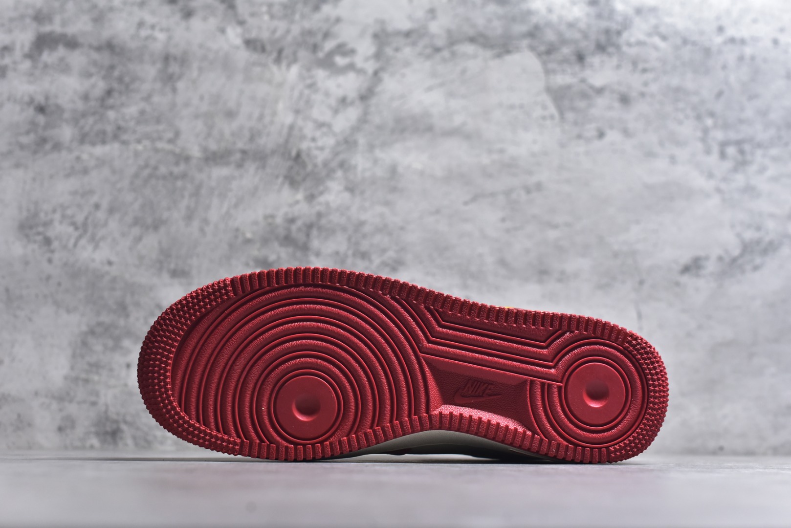 图片[6]-#2026新款定制限量发售❗️高端定制Nike Air Force 1 \’07 Low “马年限定联名——白红金泼墨”鞋身侧面印有金色“2026”字样与祥云纹样 # 定制鞋盒 高端定制 低帮休闲板鞋 大厂纯原品质出货 超高清洁度 皮料切割干净无任何毛边 细节完美 货号：DF0188-131 尺码：36 36.5 37.5 38 38.5 39 40 40.5 41 42 42.5 43 44 44.5 45\”},\”album\”：{\”online\”：true,\”qrcode\”：\”https：//xcimg.szwego.com/h5_9c837543_a96c_494c_ba02_3d8acde48471.jpg-选品中心