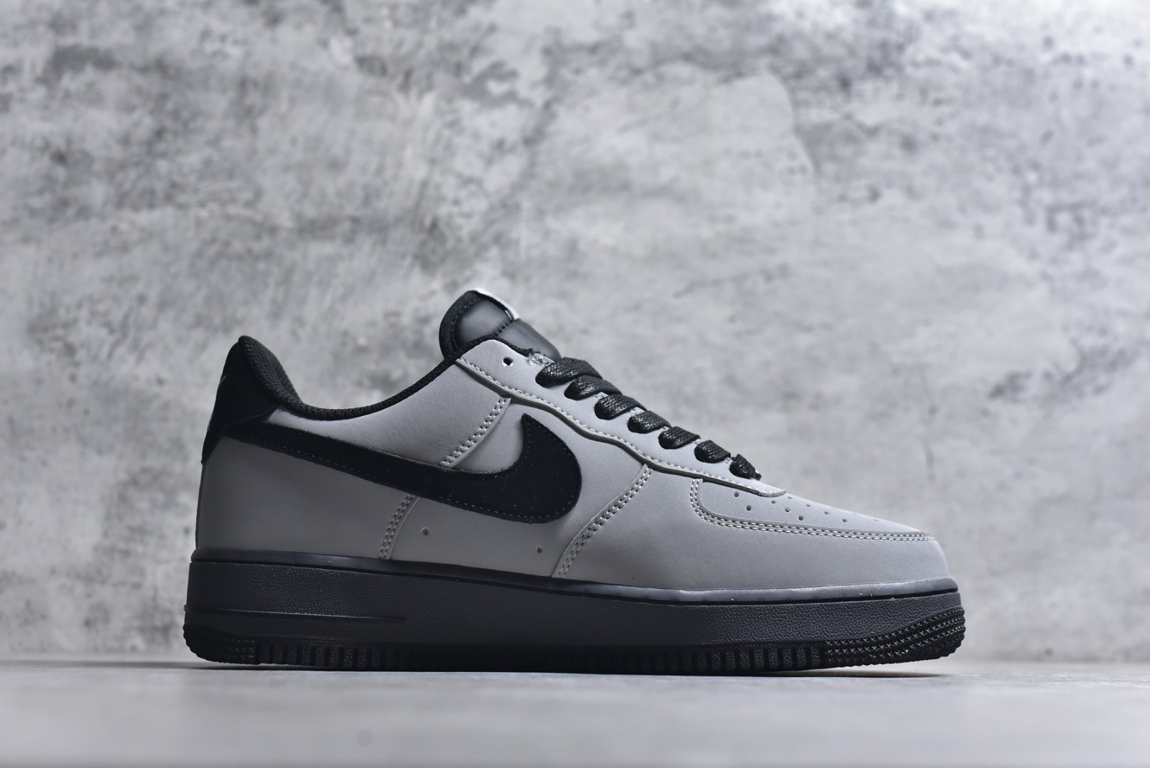 图片[3]-#海外限量发售！公司级NIke Air Force 1 \’07 Low “马年限定–岩灰缀影” 空军一号低帮 运动鞋 休闲鞋 高级夜光效果 折边针车 工艺难度大 原楦头原纸板 高端定制鞋盒 原厂鞋底 超高清洁度 细节完美 货号：IH1401-100 尺码：36 36.5 37.5 38 38.5 39 40 40.5 41 42 42.5 43 44 44.5 45-选品中心