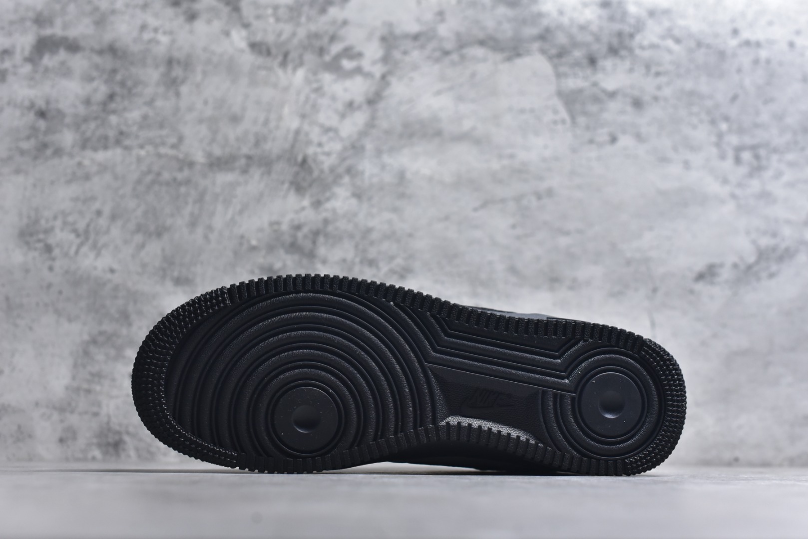 图片[6]-#海外限量发售！公司级NIke Air Force 1 \’07 Low “马年限定–岩灰缀影” 空军一号低帮 运动鞋 休闲鞋 高级夜光效果 折边针车 工艺难度大 原楦头原纸板 高端定制鞋盒 原厂鞋底 超高清洁度 细节完美 货号：IH1401-100 尺码：36 36.5 37.5 38 38.5 39 40 40.5 41 42 42.5 43 44 44.5 45-选品中心