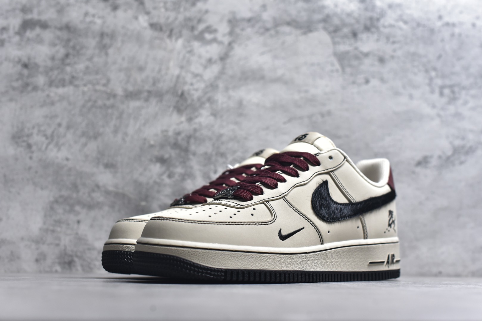 图片[2]-#海外限量发售！公司级NIke Air Force 1 \’07 Low “马年限定–米瓷映墨” 空军一号低帮 运动鞋 休闲鞋 高级夜光效果 折边针车 工艺难度大 原楦头原纸板 高端定制鞋盒 原厂鞋底 超高清洁度 细节完美 货号：IB4607-171 尺码：36 36.5 37.5 38 38.5 39 40 40.5 41 42 42.5 43 44 44.5 45-选品中心