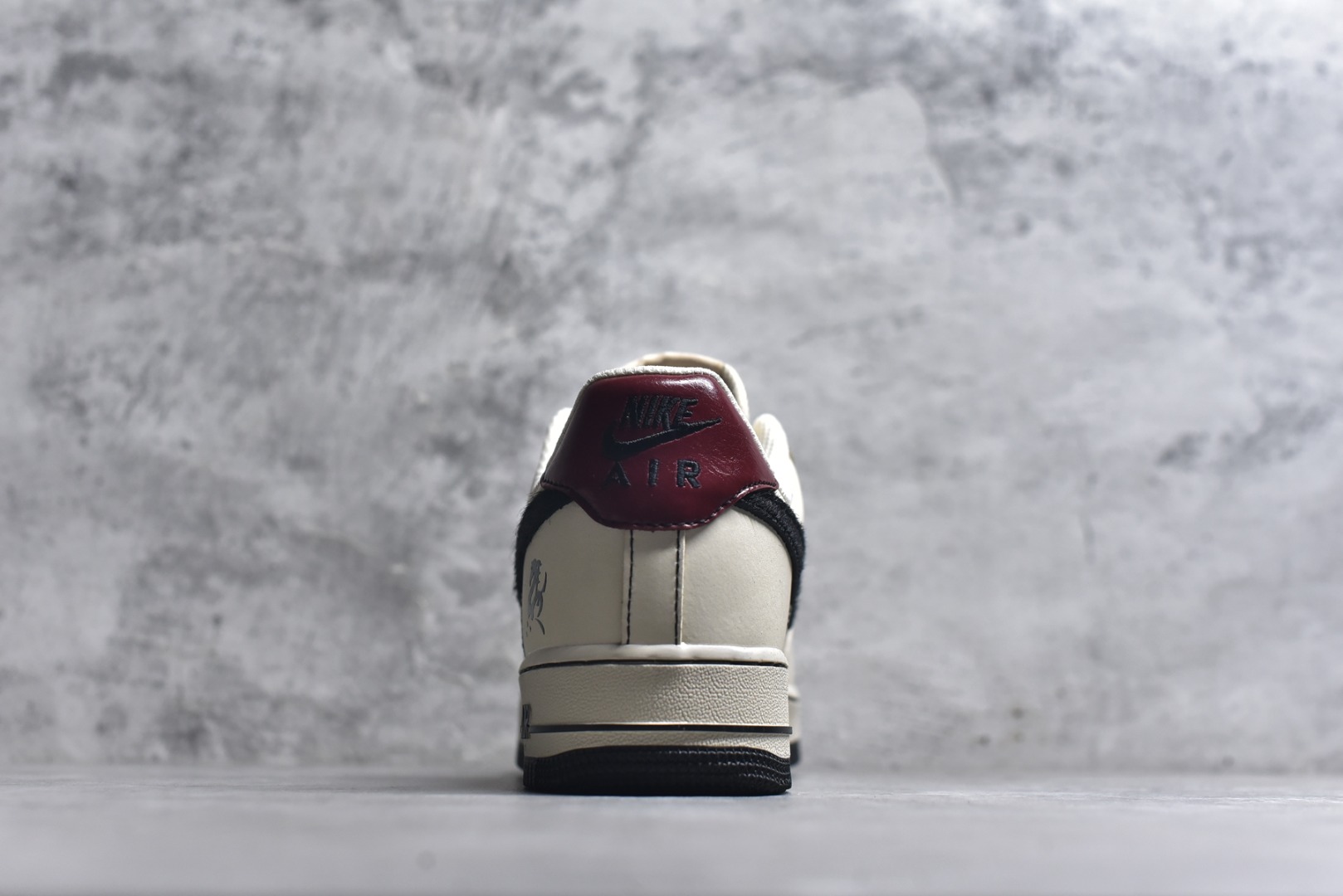 图片[5]-#海外限量发售！公司级NIke Air Force 1 \’07 Low “马年限定–米瓷映墨” 空军一号低帮 运动鞋 休闲鞋 高级夜光效果 折边针车 工艺难度大 原楦头原纸板 高端定制鞋盒 原厂鞋底 超高清洁度 细节完美 货号：IB4607-171 尺码：36 36.5 37.5 38 38.5 39 40 40.5 41 42 42.5 43 44 44.5 45-选品中心