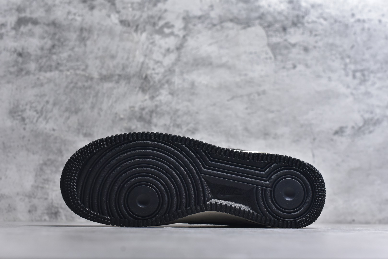 图片[6]-#海外限量发售！公司级NIke Air Force 1 \’07 Low “马年限定–米瓷映墨” 空军一号低帮 运动鞋 休闲鞋 高级夜光效果 折边针车 工艺难度大 原楦头原纸板 高端定制鞋盒 原厂鞋底 超高清洁度 细节完美 货号：IB4607-171 尺码：36 36.5 37.5 38 38.5 39 40 40.5 41 42 42.5 43 44 44.5 45-选品中心