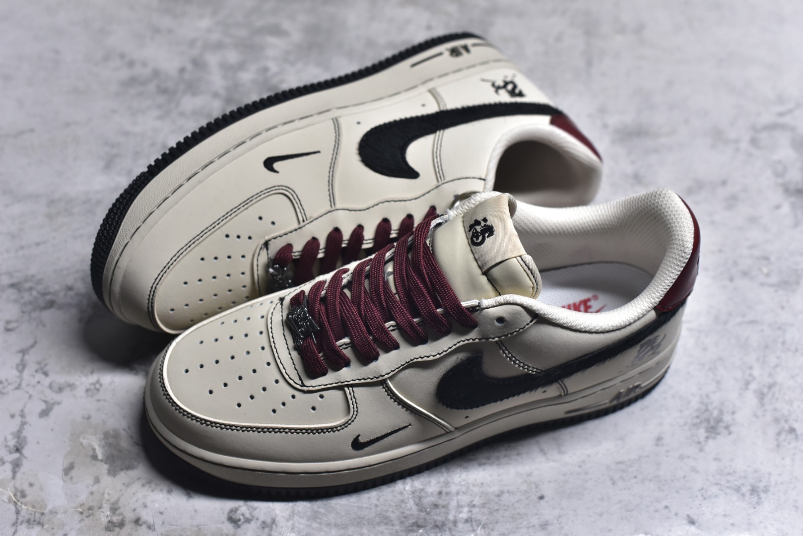 图片[7]-#海外限量发售！公司级NIke Air Force 1 \’07 Low “马年限定–米瓷映墨” 空军一号低帮 运动鞋 休闲鞋 高级夜光效果 折边针车 工艺难度大 原楦头原纸板 高端定制鞋盒 原厂鞋底 超高清洁度 细节完美 货号：IB4607-171 尺码：36 36.5 37.5 38 38.5 39 40 40.5 41 42 42.5 43 44 44.5 45-选品中心