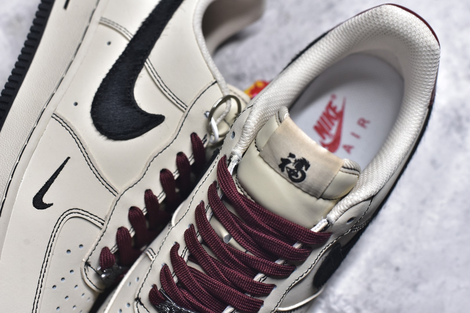 图片[9]-#海外限量发售！公司级NIke Air Force 1 \’07 Low “马年限定–米瓷映墨” 空军一号低帮 运动鞋 休闲鞋 高级夜光效果 折边针车 工艺难度大 原楦头原纸板 高端定制鞋盒 原厂鞋底 超高清洁度 细节完美 货号：IB4607-171 尺码：36 36.5 37.5 38 38.5 39 40 40.5 41 42 42.5 43 44 44.5 45-选品中心