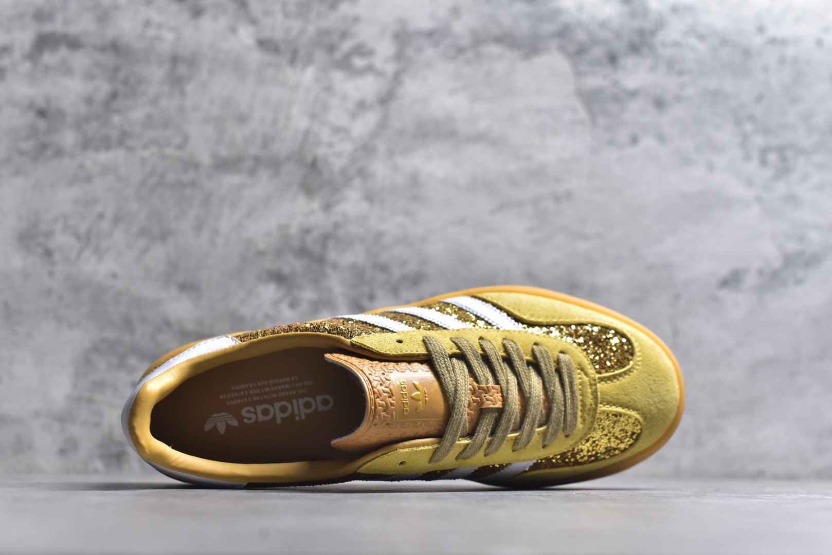 图片[4]-#AD Gazelle Indoor Trainers 羚羊内训系列低帮复古百搭休闲运动德训风板鞋 JR1266 90年代经典的复刻版！自60年代以足球训练鞋面世以来,Gazelle就以其经典设计席卷全球。1991年版本的复刻,再造经典Gazelle。采用皮革打造,搭配浊色细节,让这款经典更加简约。尺码：36 36⅔ 37⅓ 38 38⅔ 39⅓ 40 40⅔ 41⅓ 42 42⅔ 43⅓ 44⅓ 44⅔ 45\”},\”album\”：{\”icon\”：\”https：//xcimg.szwego.com/20230605/a1685960761531_2661.jpg-选品中心