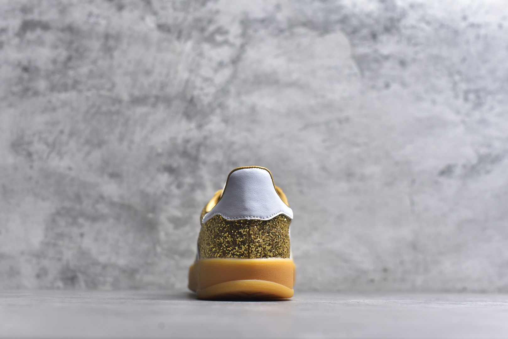 图片[5]-#AD Gazelle Indoor Trainers 羚羊内训系列低帮复古百搭休闲运动德训风板鞋 JR1266 90年代经典的复刻版！自60年代以足球训练鞋面世以来,Gazelle就以其经典设计席卷全球。1991年版本的复刻,再造经典Gazelle。采用皮革打造,搭配浊色细节,让这款经典更加简约。尺码：36 36⅔ 37⅓ 38 38⅔ 39⅓ 40 40⅔ 41⅓ 42 42⅔ 43⅓ 44⅓ 44⅔ 45\”},\”album\”：{\”icon\”：\”https：//xcimg.szwego.com/20230605/a1685960761531_2661.jpg-选品中心