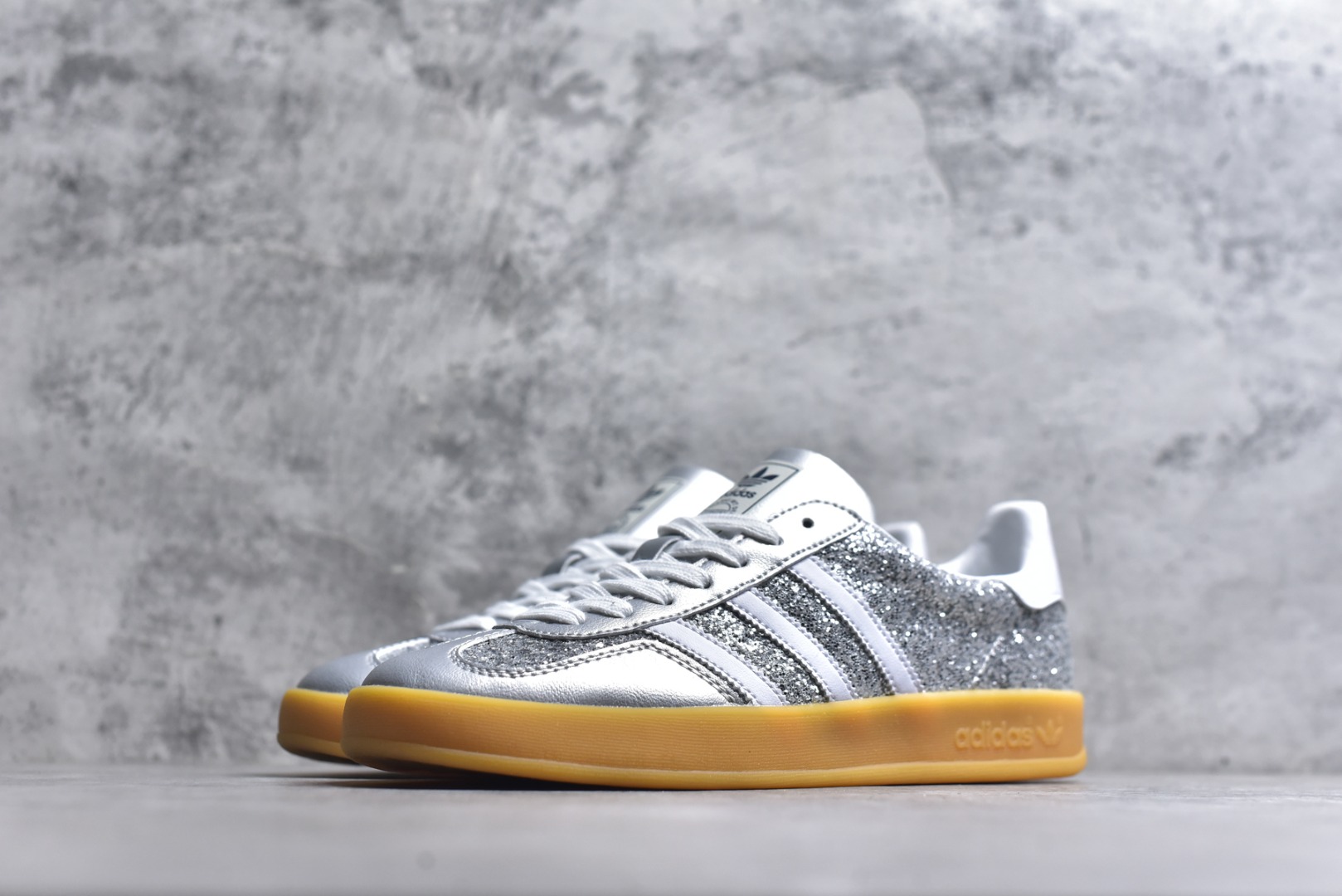 图片[2]-#AD Gazelle Indoor Trainers 羚羊内训系列低帮复古百搭休闲运动德训风板鞋 JR1288 90年代经典的复刻版！自60年代以足球训练鞋面世以来,Gazelle就以其经典设计席卷全球。1991年版本的复刻,再造经典Gazelle。采用皮革打造,搭配浊色细节,让这款经典更加简约。尺码：36 36⅔ 37⅓ 38 38⅔ 39⅓ 40 40⅔ 41⅓ 42 42⅔ 43⅓ 44⅓ 44⅔ 45-选品中心