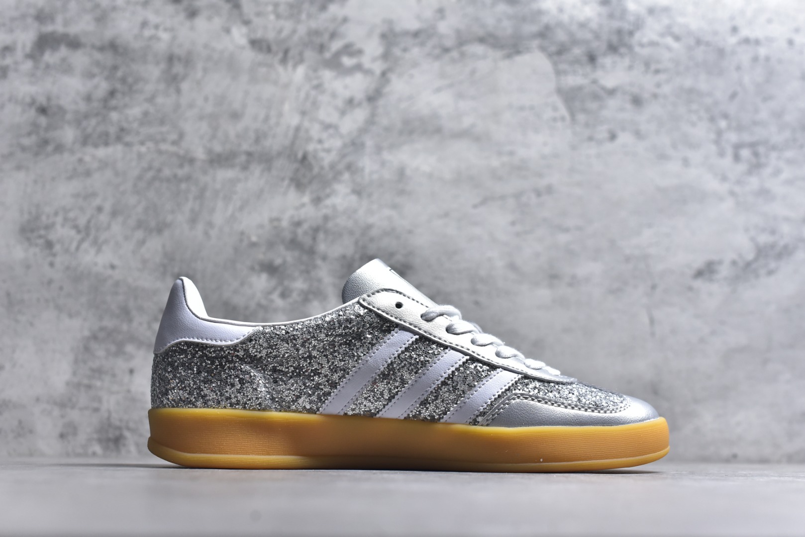 图片[3]-#AD Gazelle Indoor Trainers 羚羊内训系列低帮复古百搭休闲运动德训风板鞋 JR1288 90年代经典的复刻版！自60年代以足球训练鞋面世以来,Gazelle就以其经典设计席卷全球。1991年版本的复刻,再造经典Gazelle。采用皮革打造,搭配浊色细节,让这款经典更加简约。尺码：36 36⅔ 37⅓ 38 38⅔ 39⅓ 40 40⅔ 41⅓ 42 42⅔ 43⅓ 44⅓ 44⅔ 45-选品中心