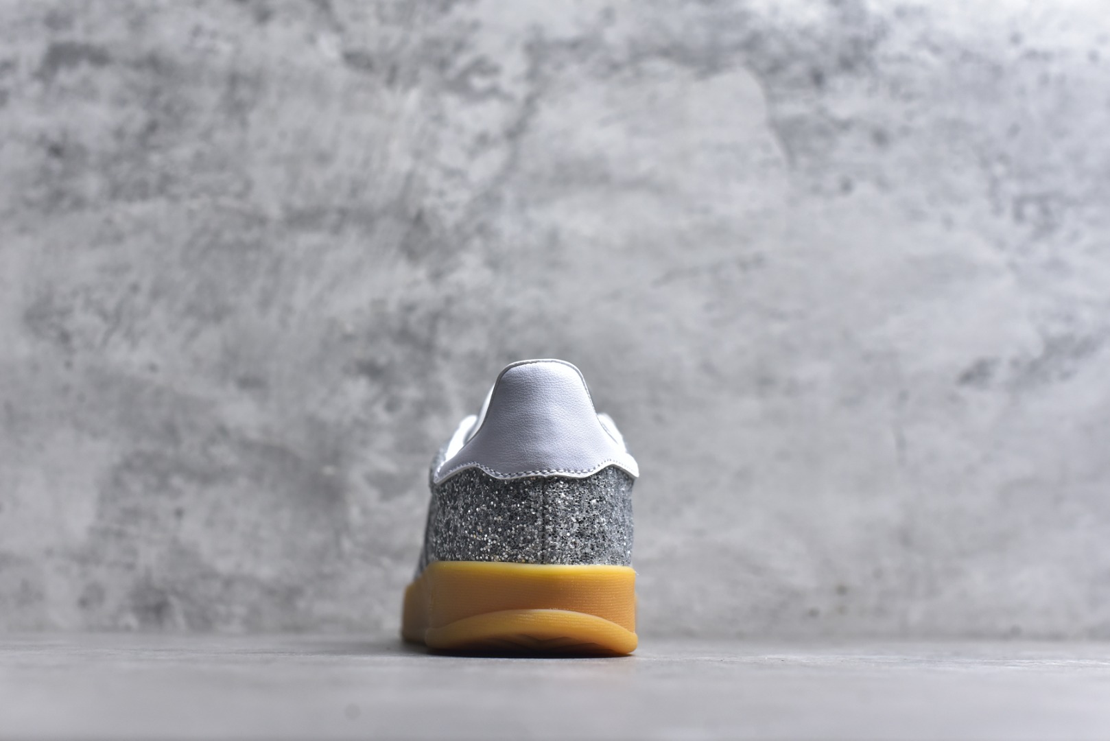 图片[5]-#AD Gazelle Indoor Trainers 羚羊内训系列低帮复古百搭休闲运动德训风板鞋 JR1288 90年代经典的复刻版！自60年代以足球训练鞋面世以来,Gazelle就以其经典设计席卷全球。1991年版本的复刻,再造经典Gazelle。采用皮革打造,搭配浊色细节,让这款经典更加简约。尺码：36 36⅔ 37⅓ 38 38⅔ 39⅓ 40 40⅔ 41⅓ 42 42⅔ 43⅓ 44⅓ 44⅔ 45-选品中心