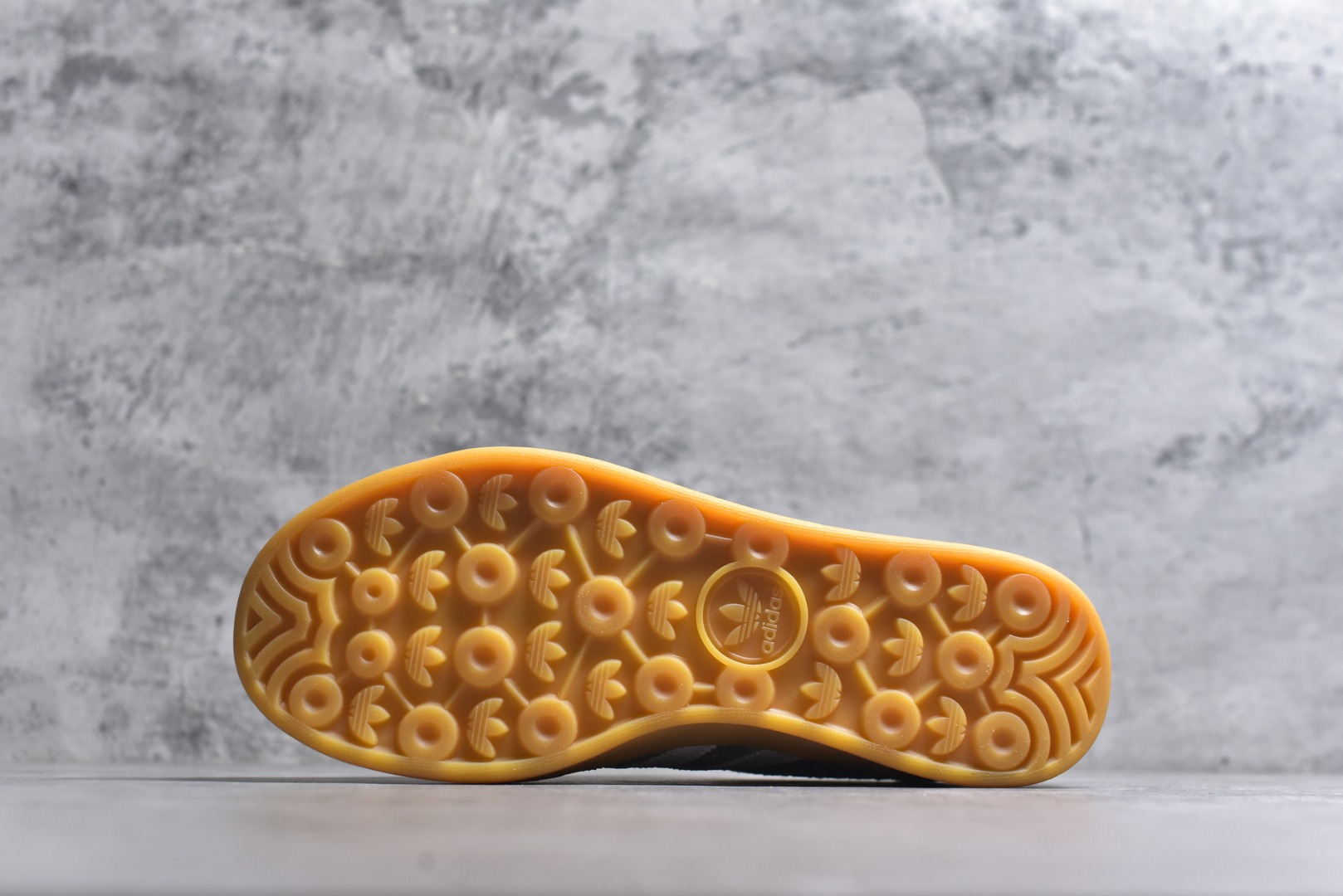 图片[6]-#AD Gazelle Indoor Trainers 羚羊内训系列低帮复古百搭休闲运动德训风板鞋 JR1288 90年代经典的复刻版！自60年代以足球训练鞋面世以来,Gazelle就以其经典设计席卷全球。1991年版本的复刻,再造经典Gazelle。采用皮革打造,搭配浊色细节,让这款经典更加简约。尺码：36 36⅔ 37⅓ 38 38⅔ 39⅓ 40 40⅔ 41⅓ 42 42⅔ 43⅓ 44⅓ 44⅔ 45-选品中心