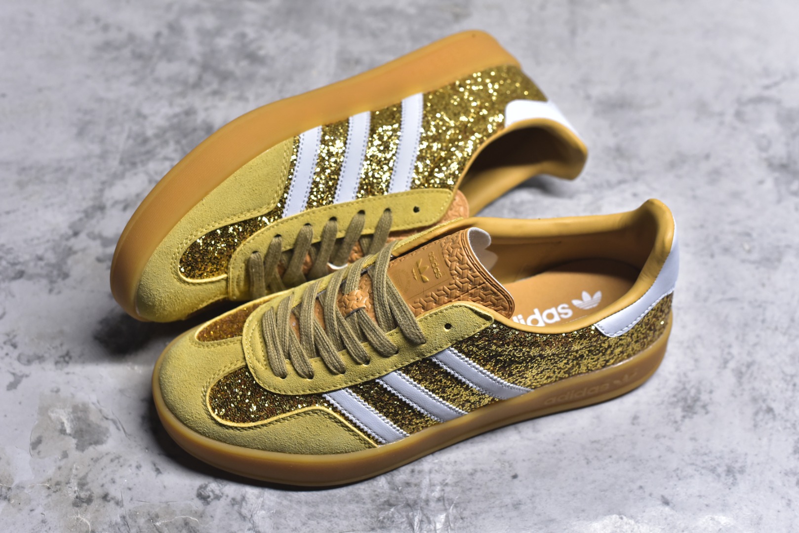图片[7]-#AD Gazelle Indoor Trainers 羚羊内训系列低帮复古百搭休闲运动德训风板鞋 JR1266 90年代经典的复刻版！自60年代以足球训练鞋面世以来,Gazelle就以其经典设计席卷全球。1991年版本的复刻,再造经典Gazelle。采用皮革打造,搭配浊色细节,让这款经典更加简约。尺码：36 36⅔ 37⅓ 38 38⅔ 39⅓ 40 40⅔ 41⅓ 42 42⅔ 43⅓ 44⅓ 44⅔ 45\”},\”album\”：{\”icon\”：\”https：//xcimg.szwego.com/20230605/a1685960761531_2661.jpg-选品中心