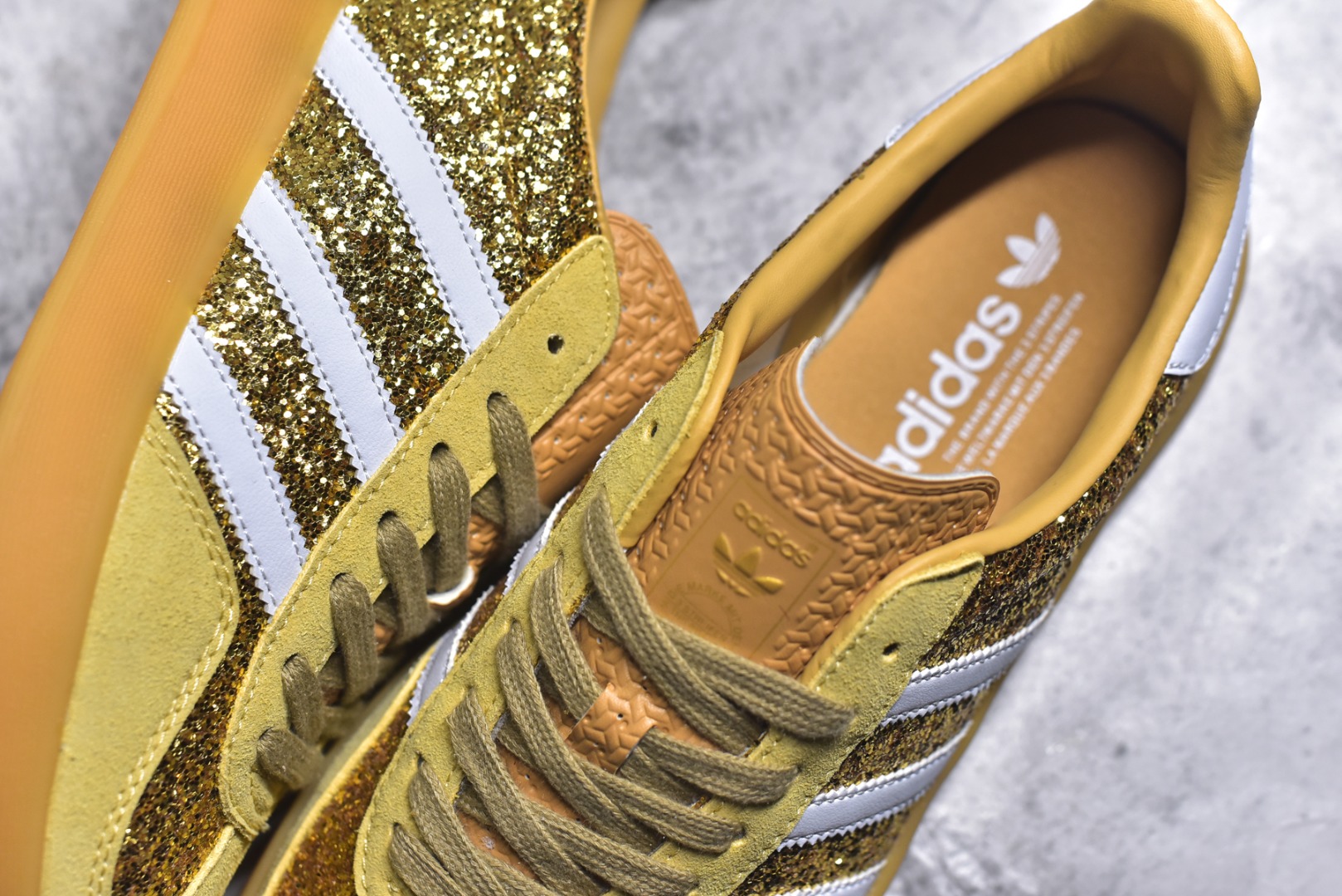 图片[9]-#AD Gazelle Indoor Trainers 羚羊内训系列低帮复古百搭休闲运动德训风板鞋 JR1266 90年代经典的复刻版！自60年代以足球训练鞋面世以来,Gazelle就以其经典设计席卷全球。1991年版本的复刻,再造经典Gazelle。采用皮革打造,搭配浊色细节,让这款经典更加简约。尺码：36 36⅔ 37⅓ 38 38⅔ 39⅓ 40 40⅔ 41⅓ 42 42⅔ 43⅓ 44⅓ 44⅔ 45\”},\”album\”：{\”icon\”：\”https：//xcimg.szwego.com/20230605/a1685960761531_2661.jpg-选品中心