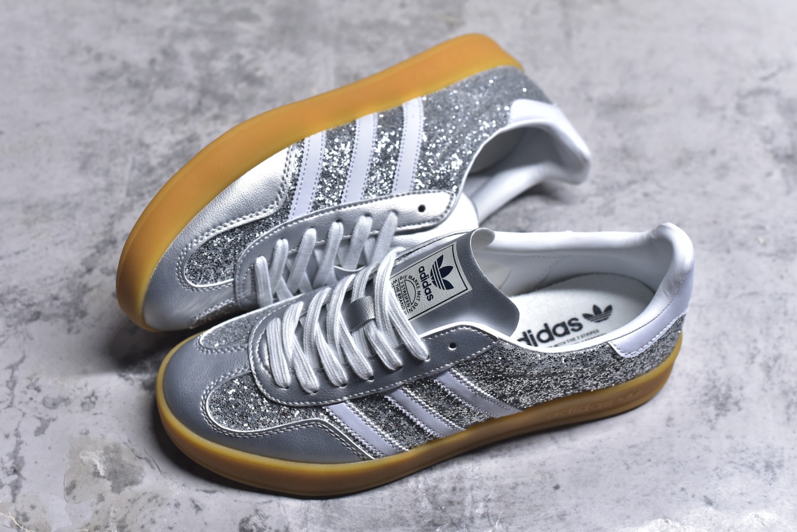 图片[7]-#AD Gazelle Indoor Trainers 羚羊内训系列低帮复古百搭休闲运动德训风板鞋 JR1288 90年代经典的复刻版！自60年代以足球训练鞋面世以来,Gazelle就以其经典设计席卷全球。1991年版本的复刻,再造经典Gazelle。采用皮革打造,搭配浊色细节,让这款经典更加简约。尺码：36 36⅔ 37⅓ 38 38⅔ 39⅓ 40 40⅔ 41⅓ 42 42⅔ 43⅓ 44⅓ 44⅔ 45-选品中心