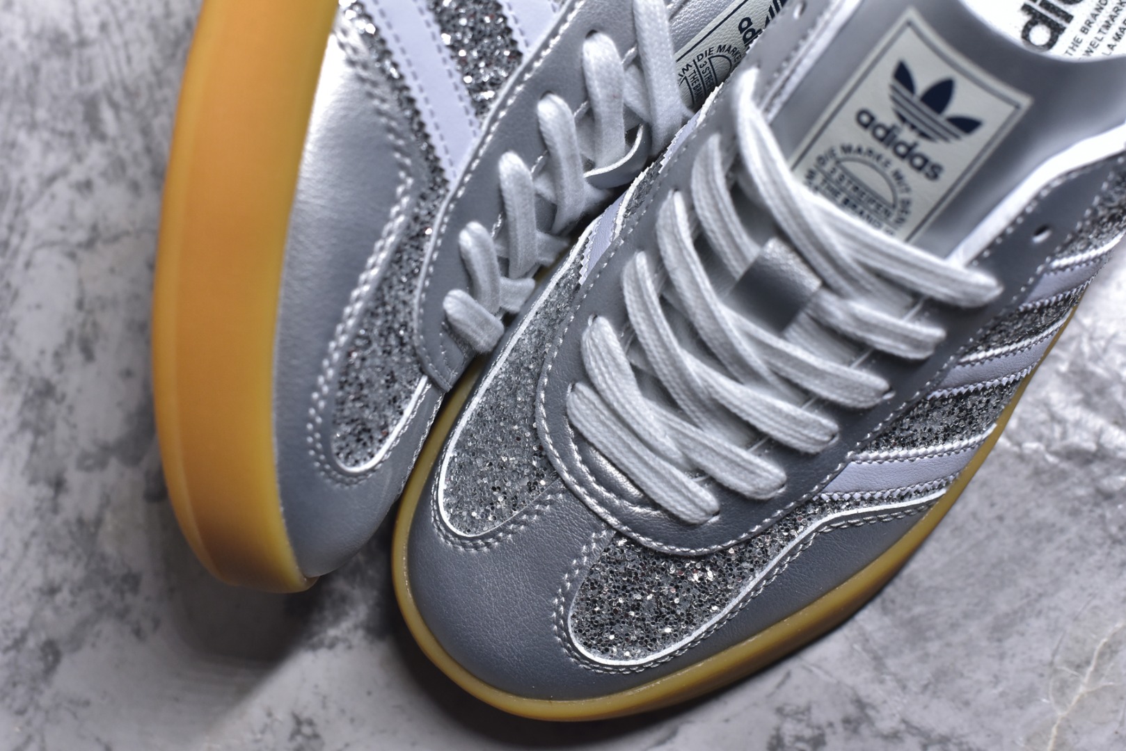 图片[8]-#AD Gazelle Indoor Trainers 羚羊内训系列低帮复古百搭休闲运动德训风板鞋 JR1288 90年代经典的复刻版！自60年代以足球训练鞋面世以来,Gazelle就以其经典设计席卷全球。1991年版本的复刻,再造经典Gazelle。采用皮革打造,搭配浊色细节,让这款经典更加简约。尺码：36 36⅔ 37⅓ 38 38⅔ 39⅓ 40 40⅔ 41⅓ 42 42⅔ 43⅓ 44⅓ 44⅔ 45-选品中心